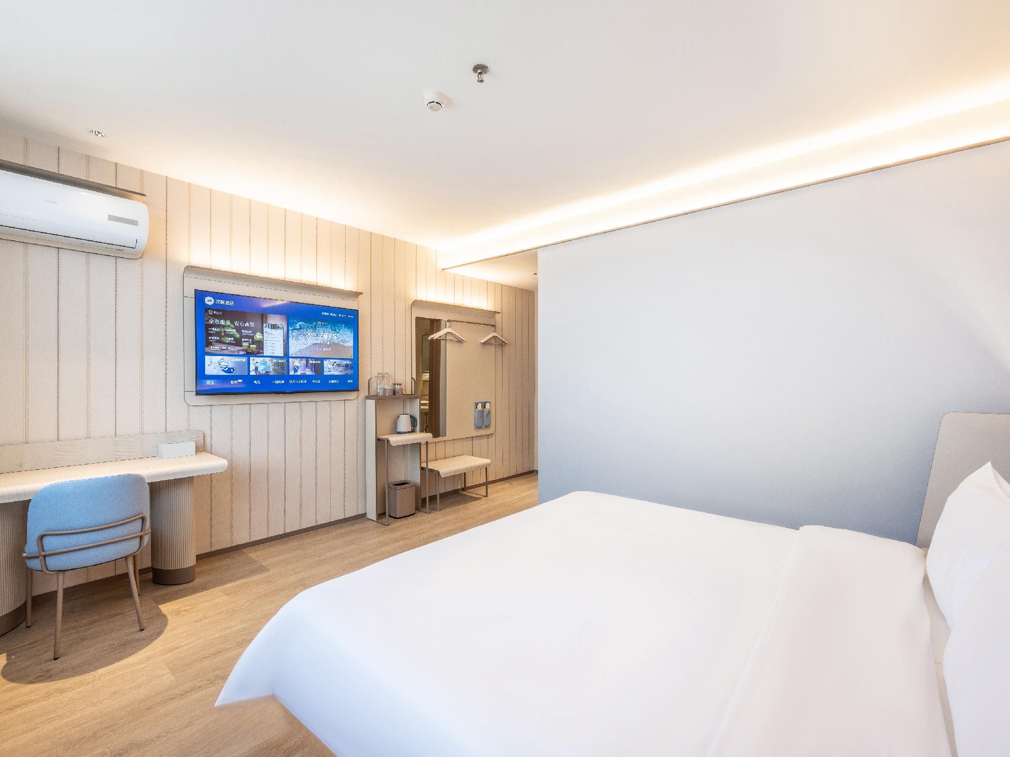 Queen Room A