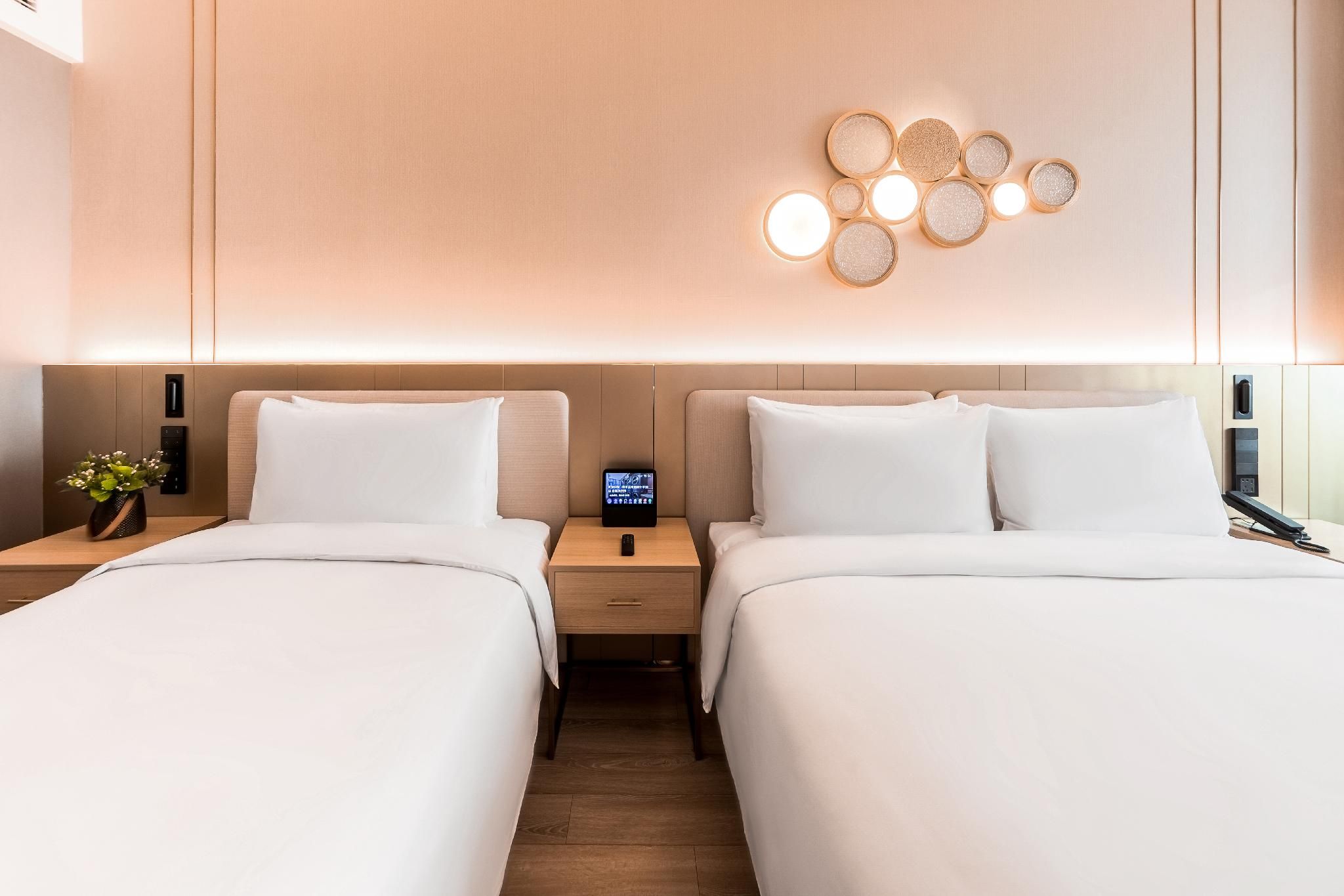 Huazhu - California Sunshine Family Room