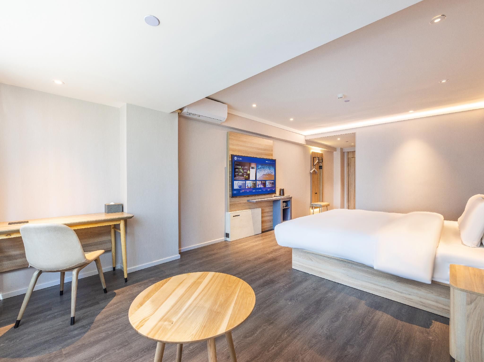 Business Queen Bed Room