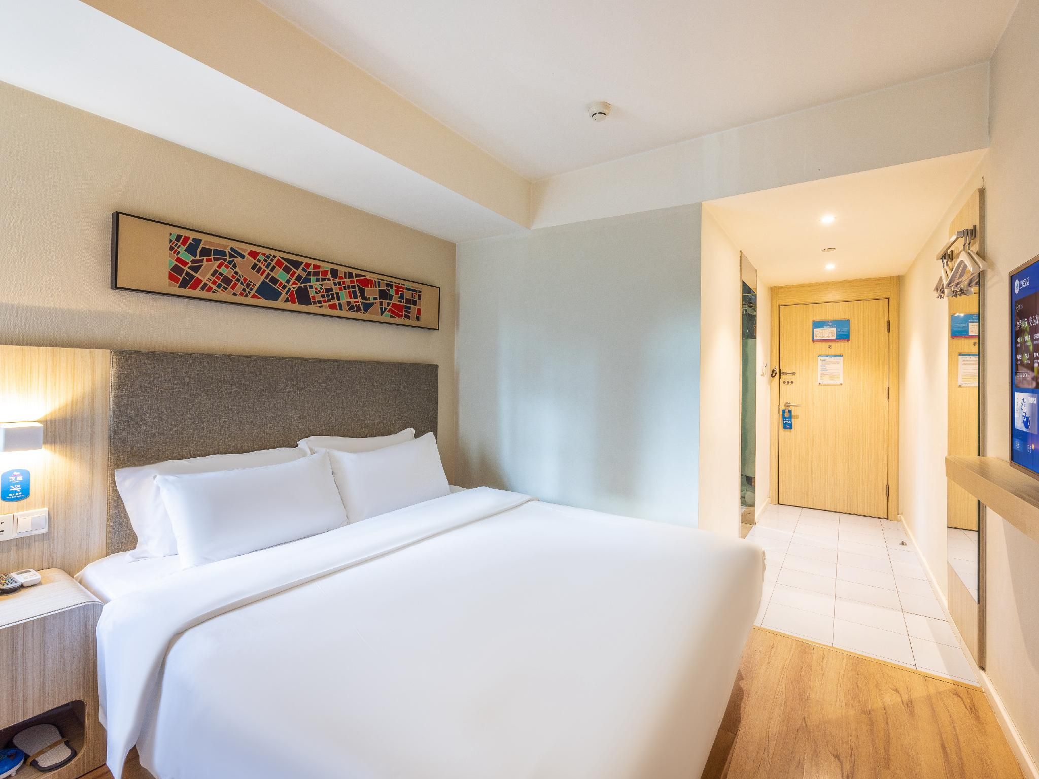 Queen Room A