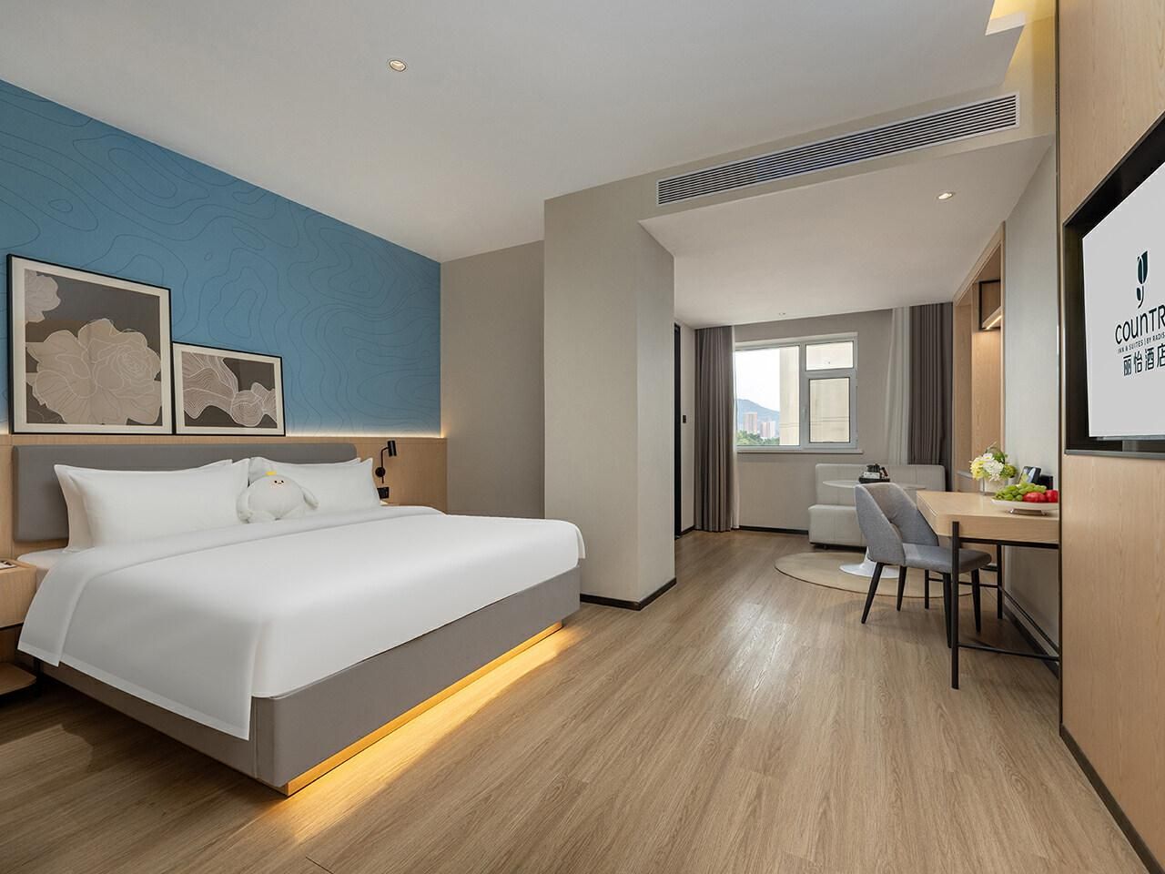 Country Inn & Suites by Radisson Lanzhou West Station Old Street Huanghelou Business King Room