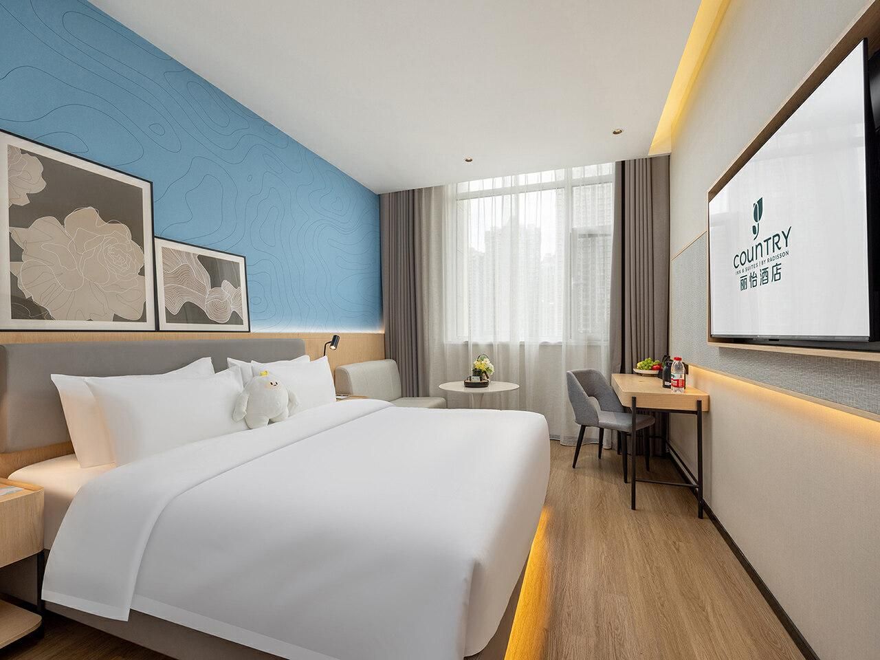 Country Inn & Suites by Radisson Lanzhou West Station Old Street Huanghelou Deluxe King Room