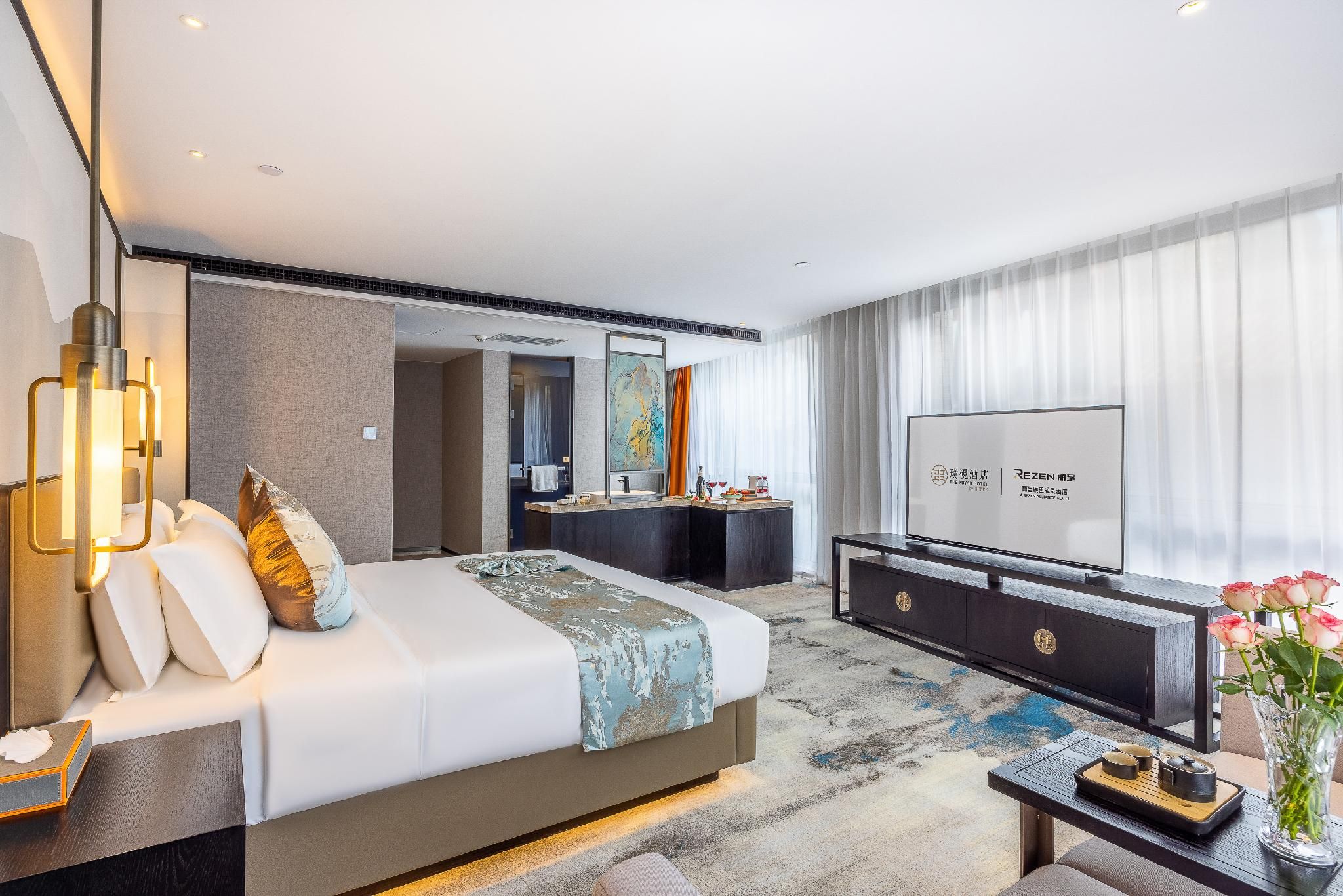 Rezen - Light Luxury 1 Bed Room