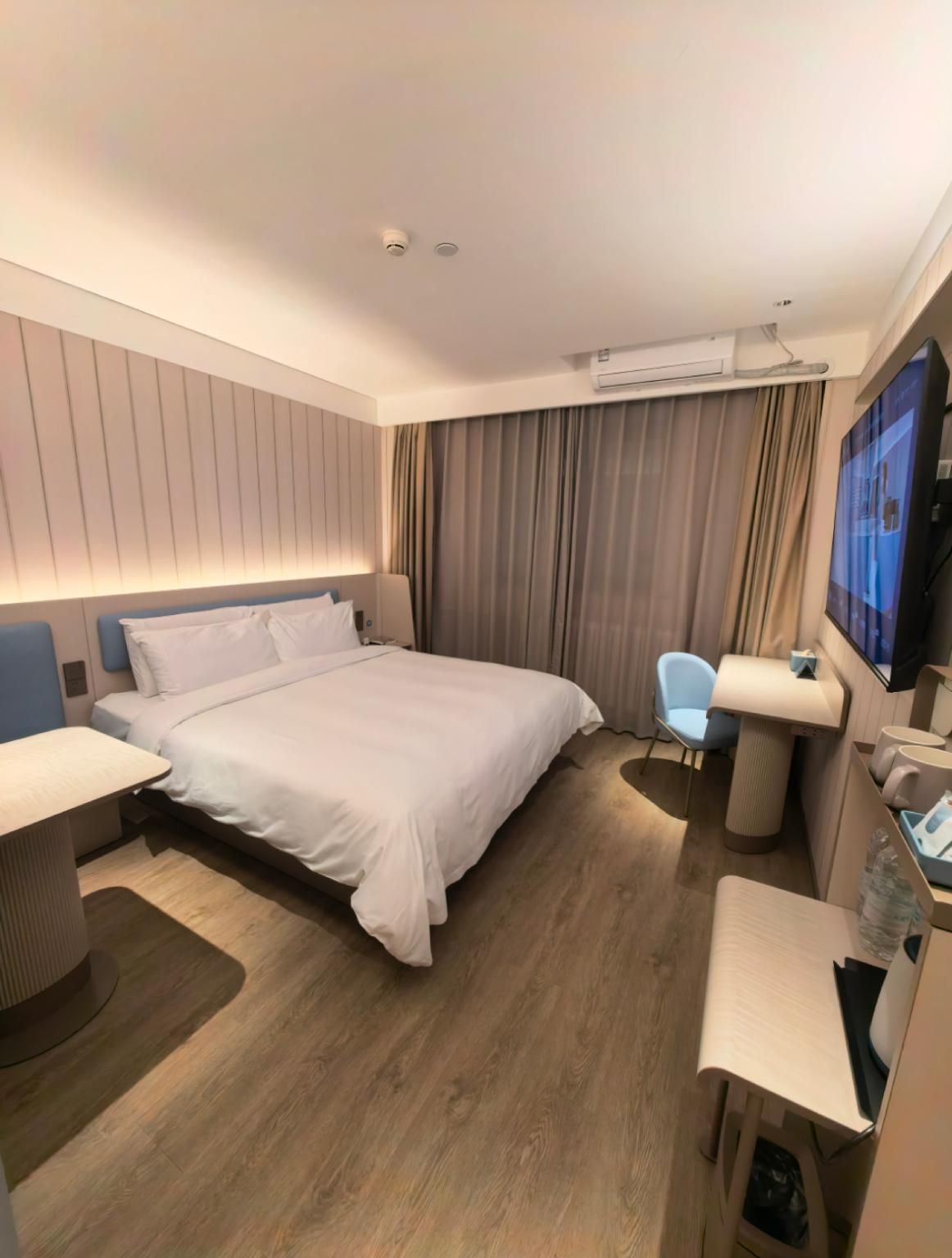 Queen Room A