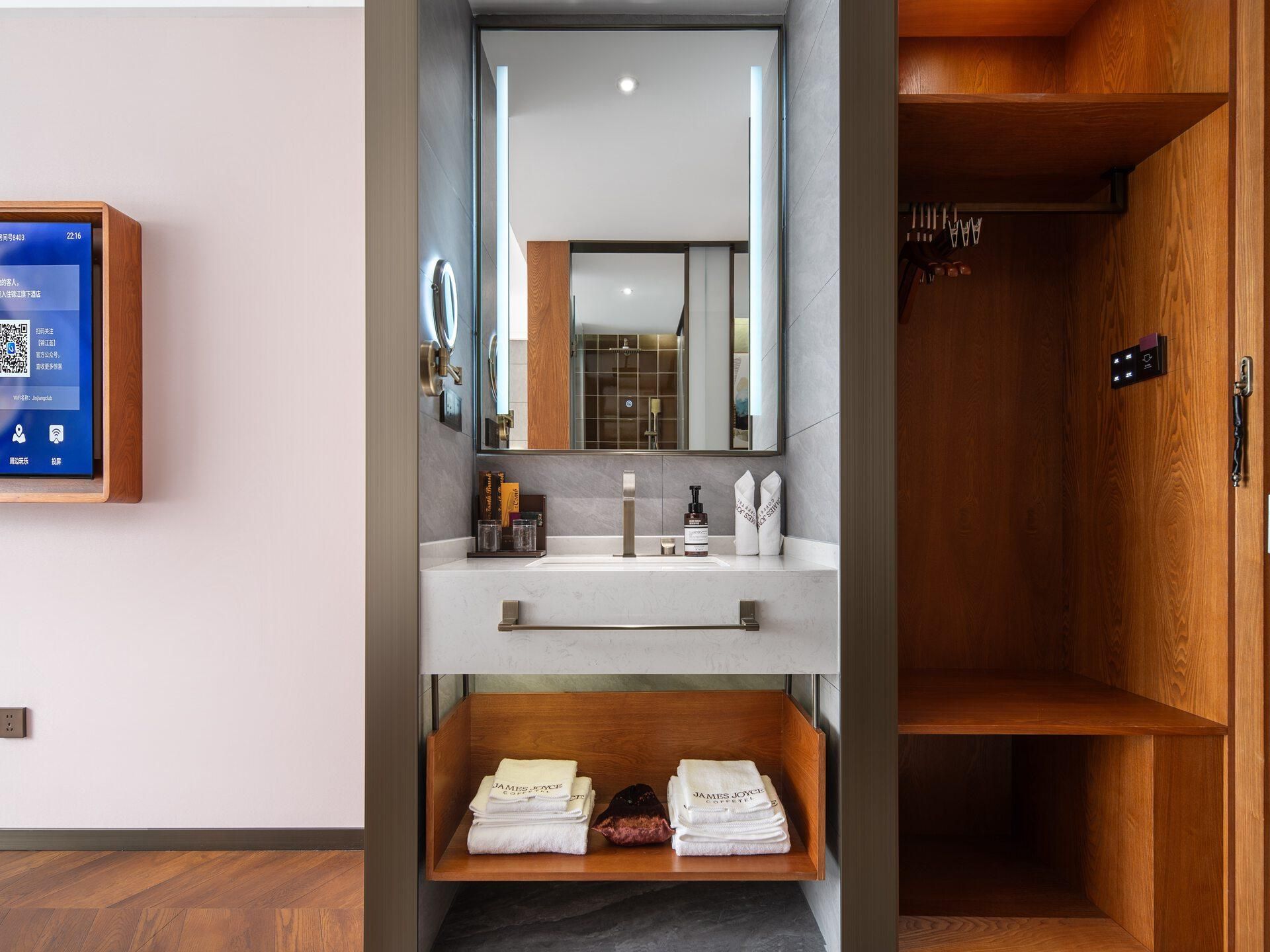 James Joyce - Feifan Family