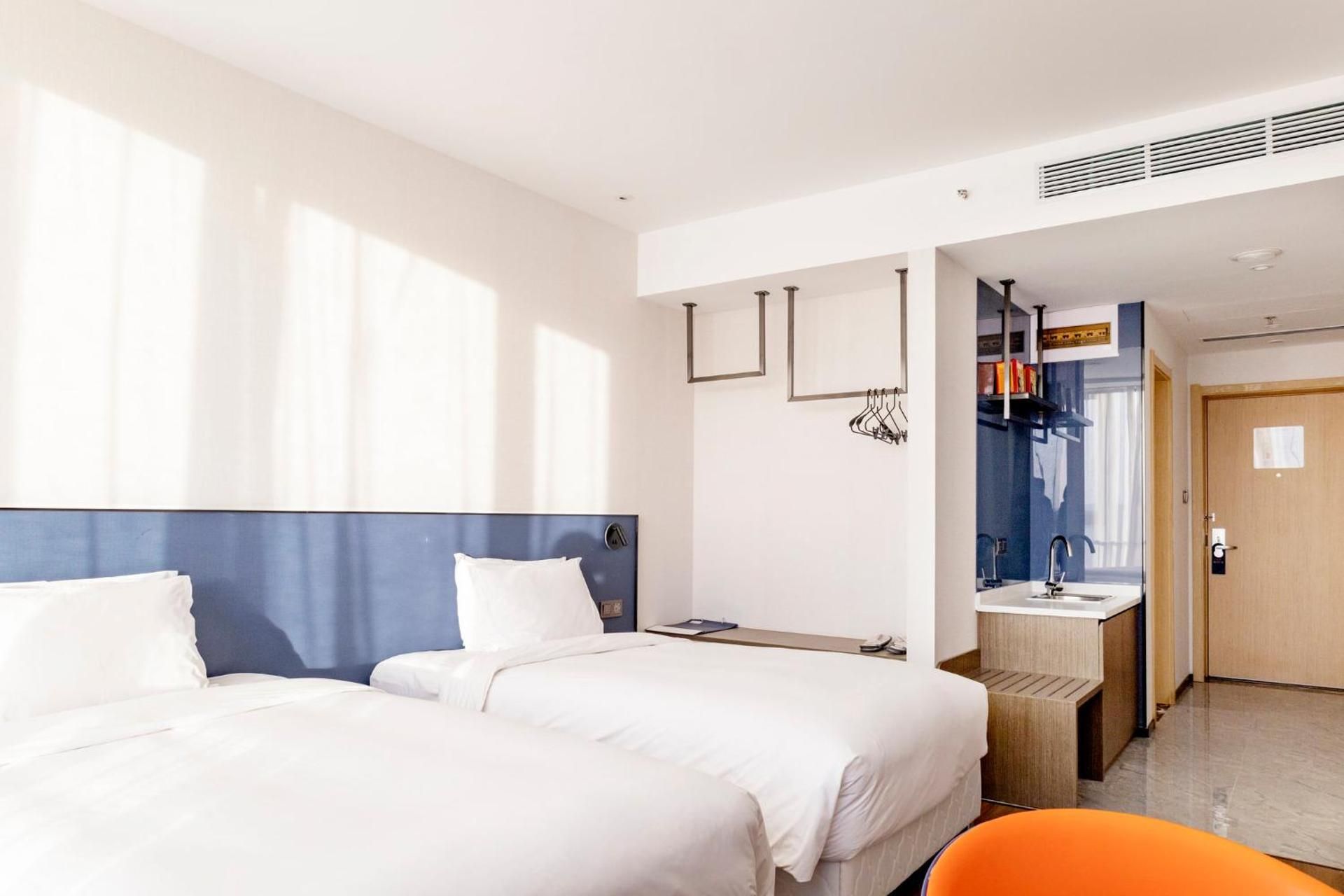 High Floor Standard Twin Room