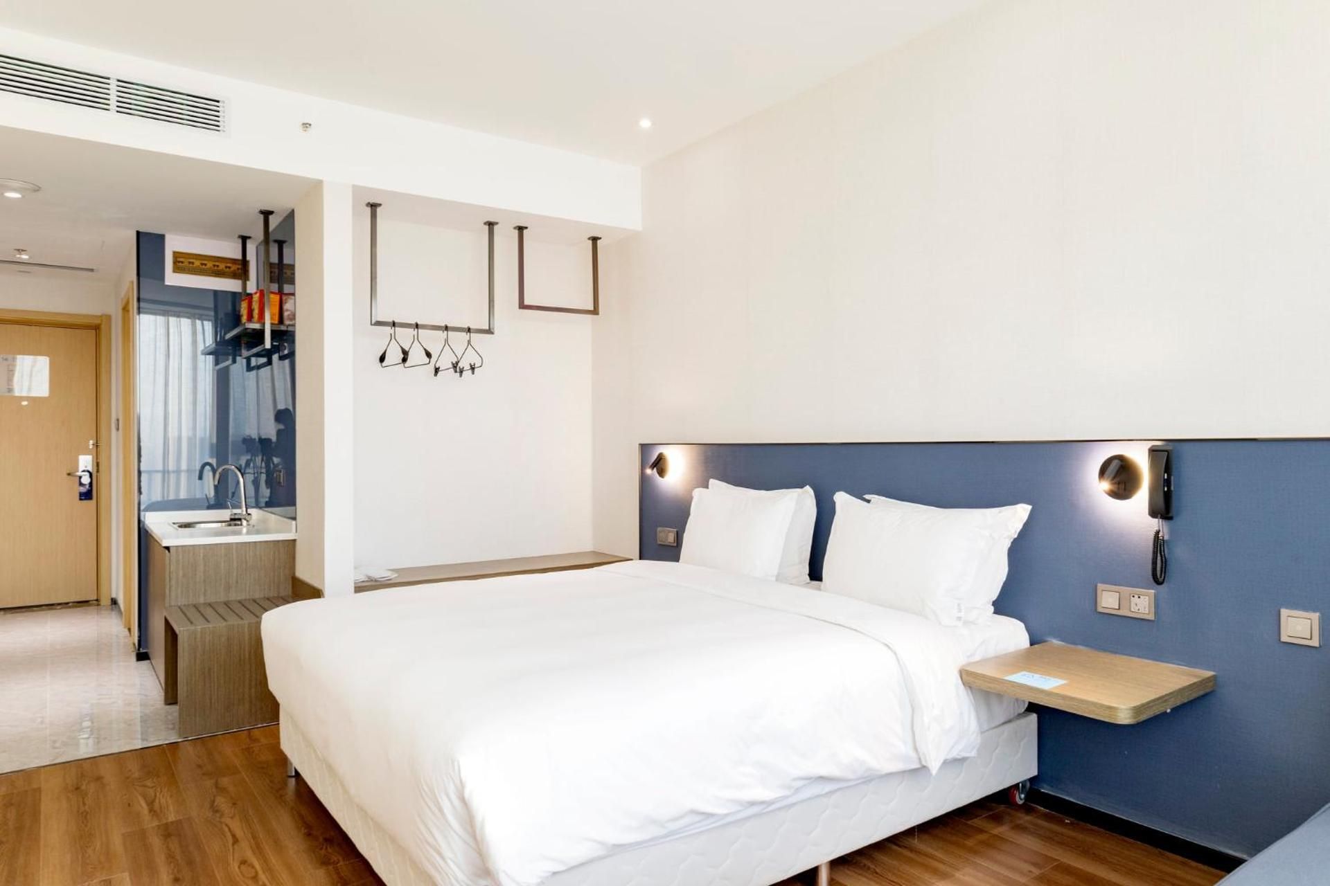 Standard King Room - High Floor