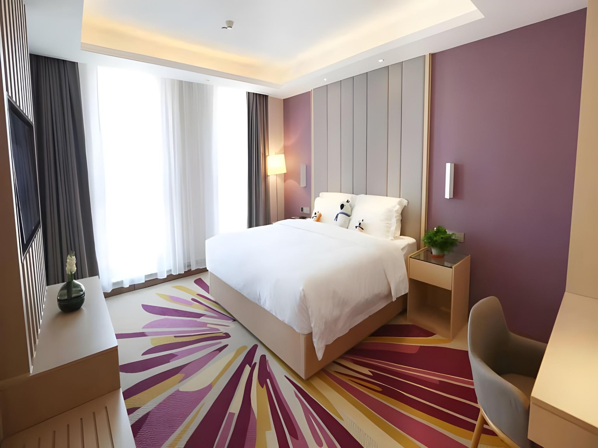 Business Queen Room