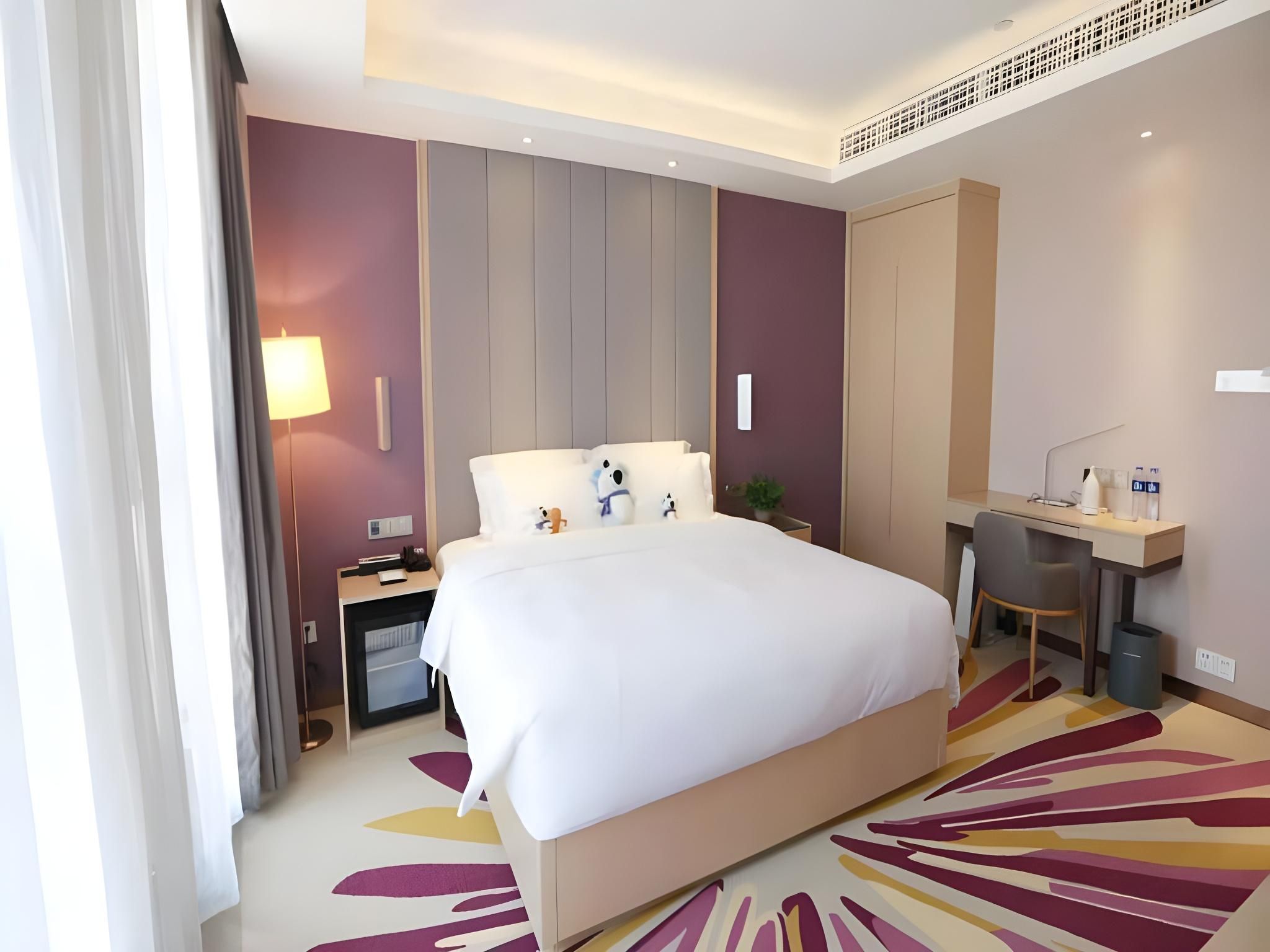 Business Queen Room