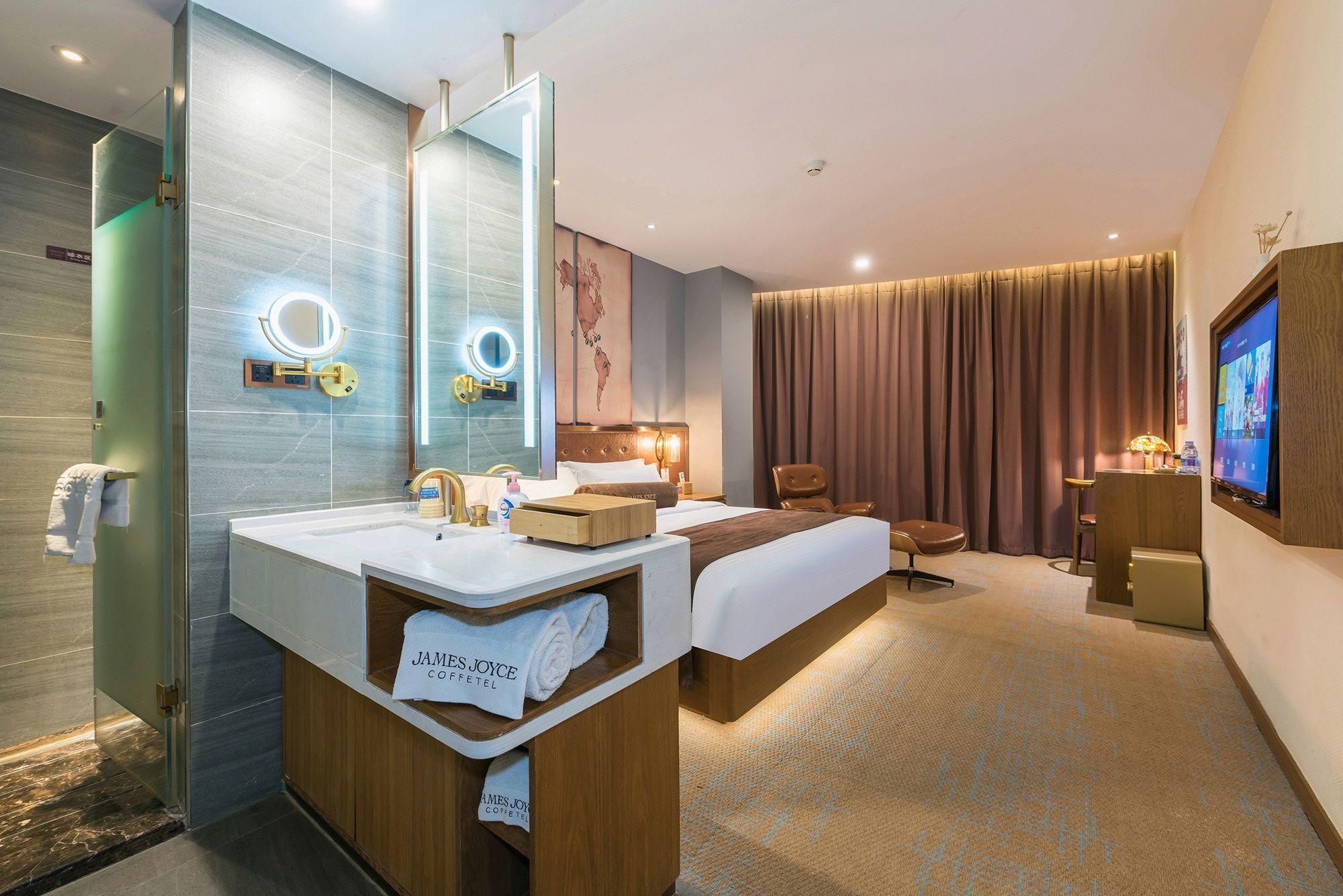 James Joyce - Deluxe 1 Bed Room