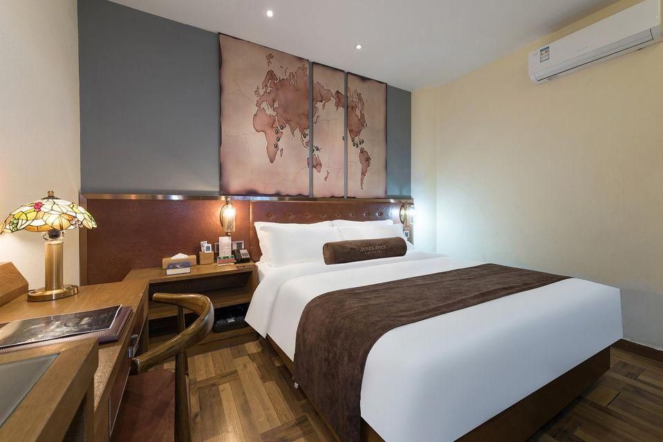 James Joyce - Queen Bed Room