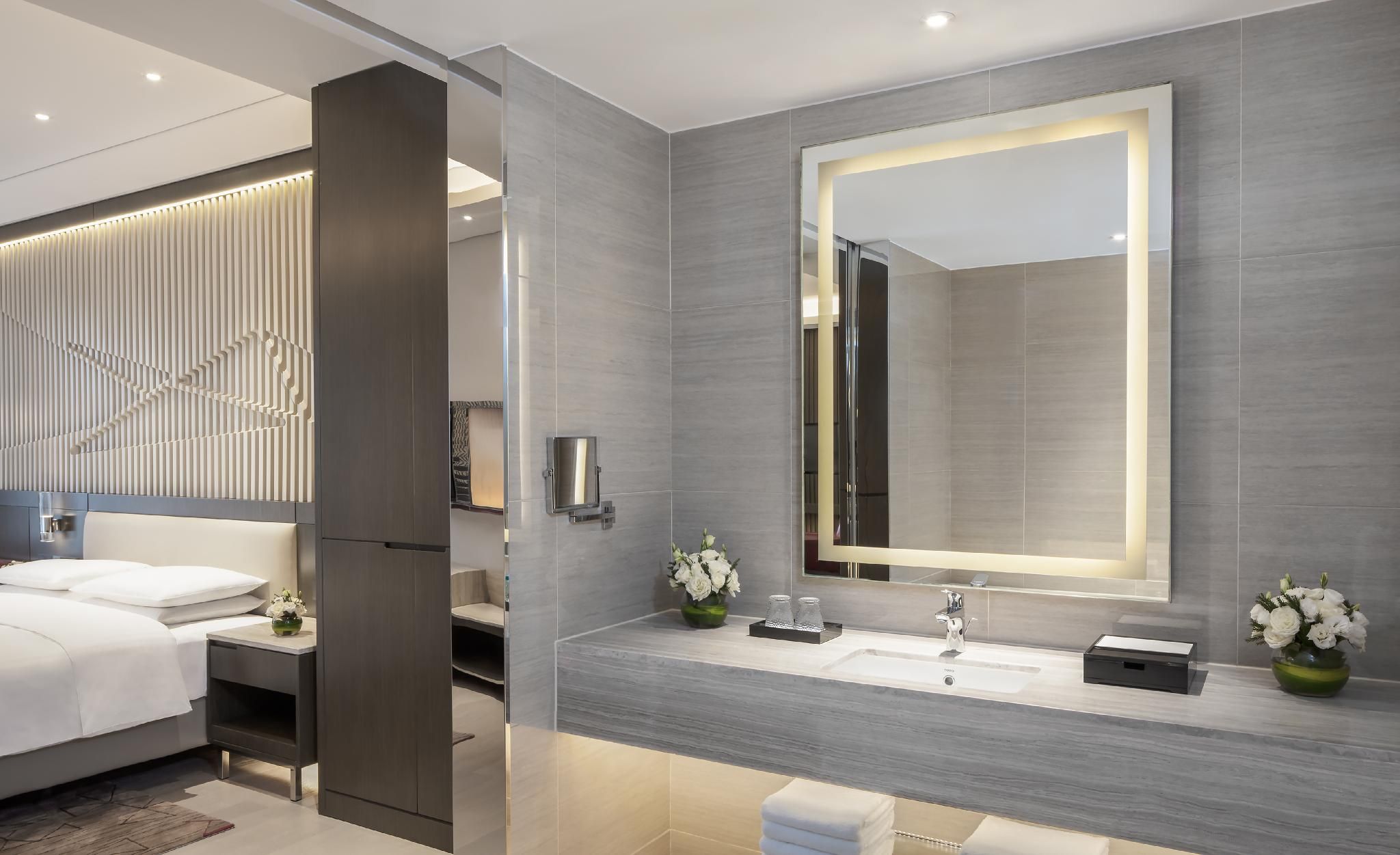 Guest room, King or Twin