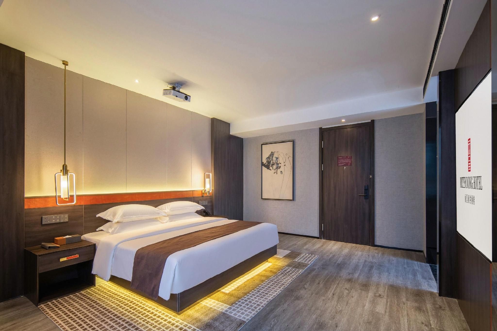 Deluxe Room with Bathtub