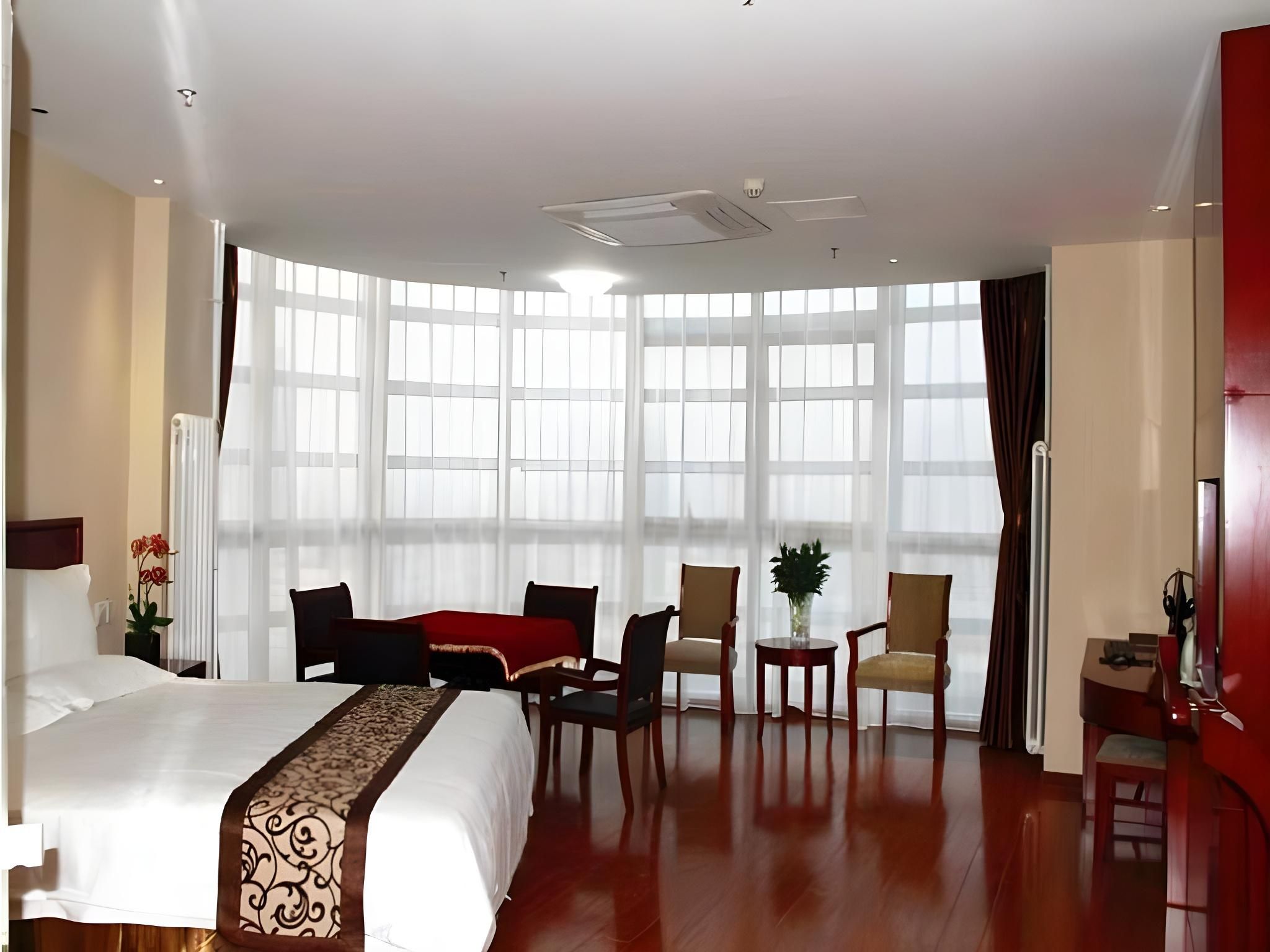 Queen Room with View