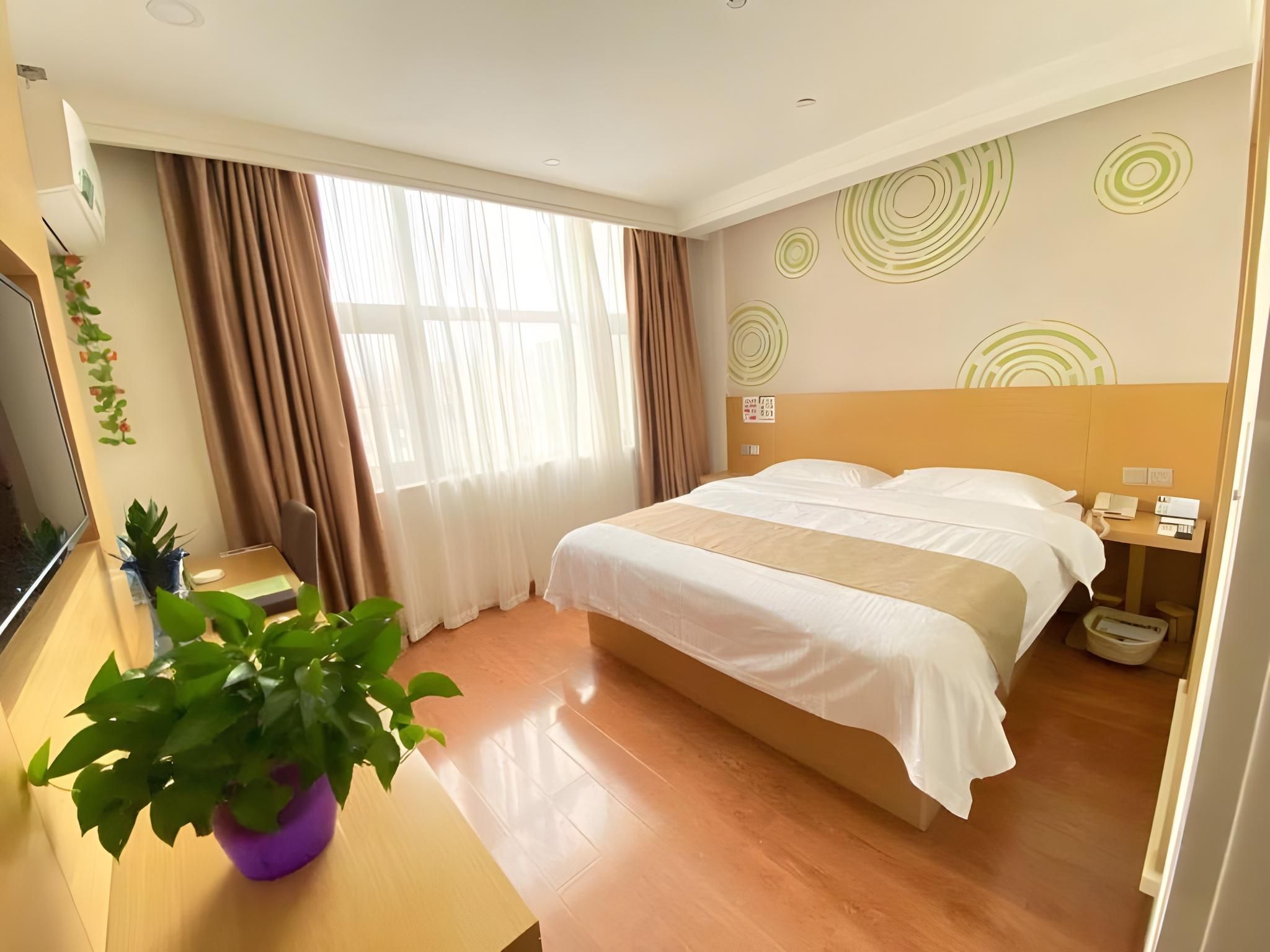 Business Queen Room