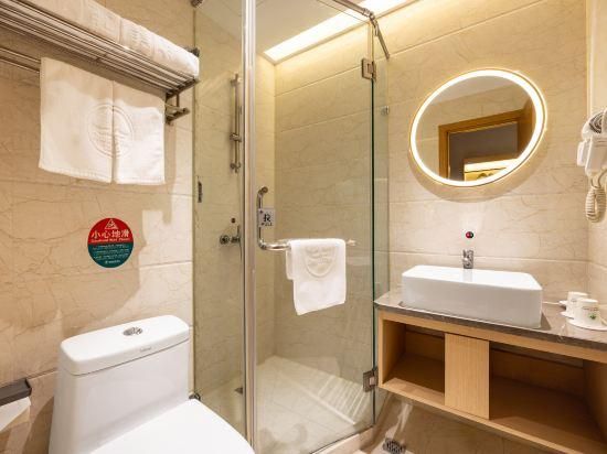 Hotel Queen Room