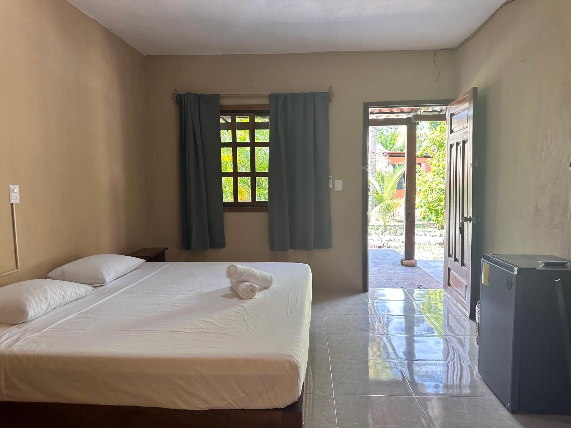 Deluxe Room (2 Adults + 1 Child)