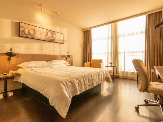 Business Standard Room A