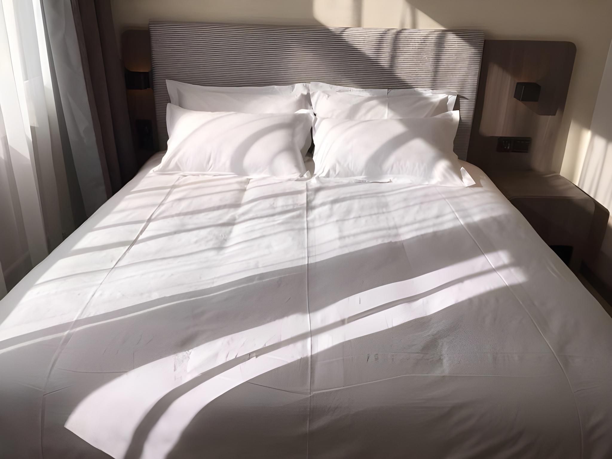 Hotel Queen Room