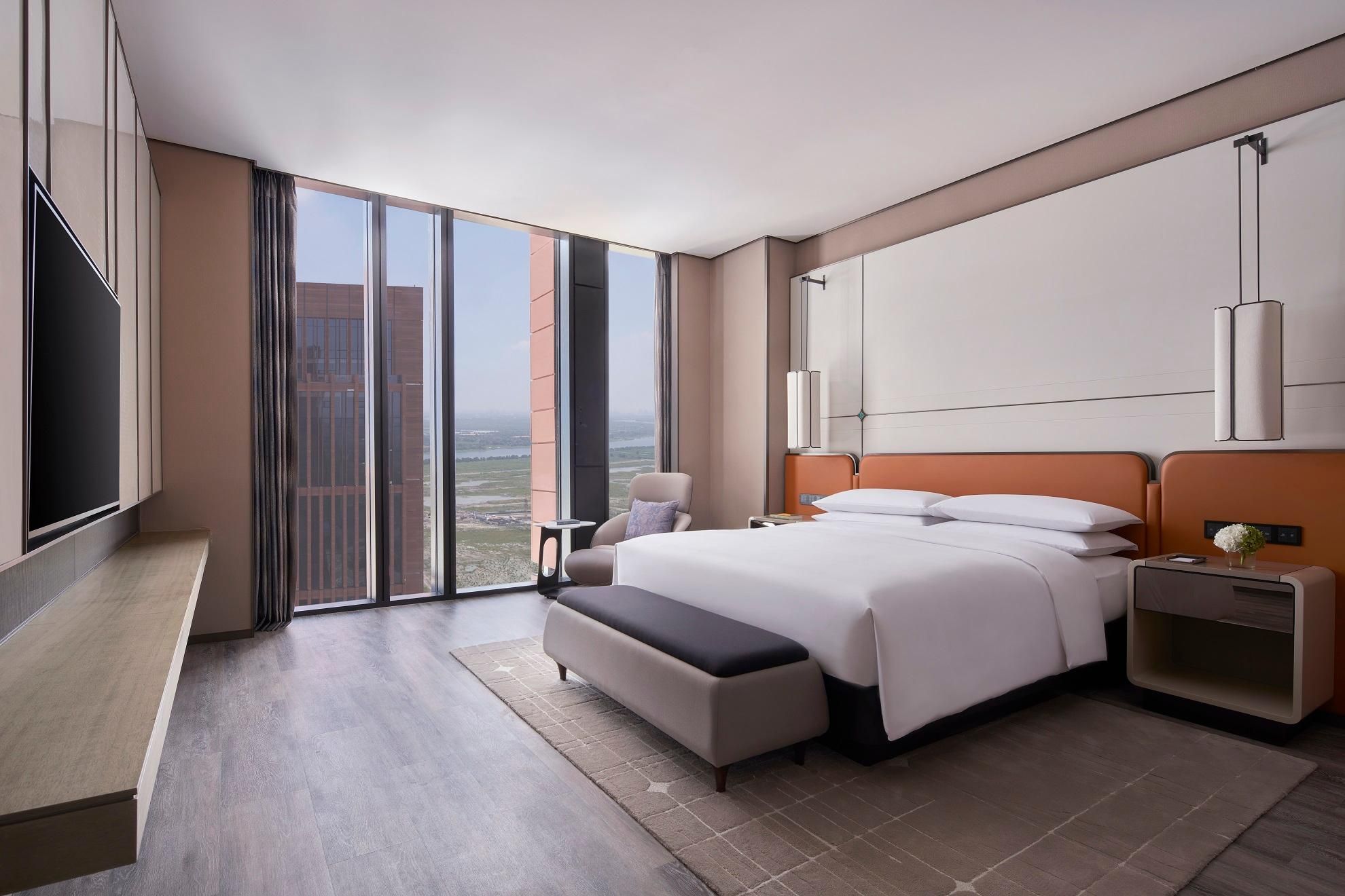 Executive Suite, M Club lounge access, 1 Bedroom Executive Suite, 1 King, High floor