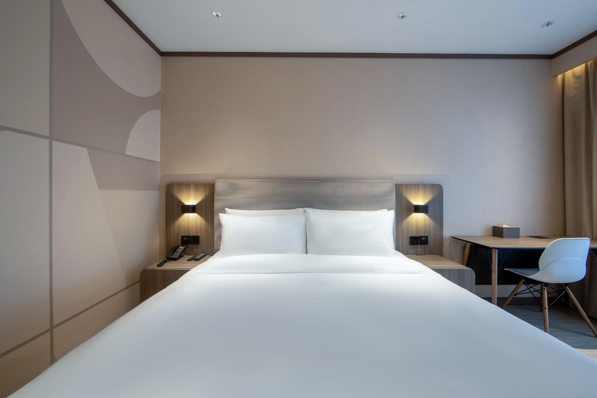 Huazhu - Room With Bed