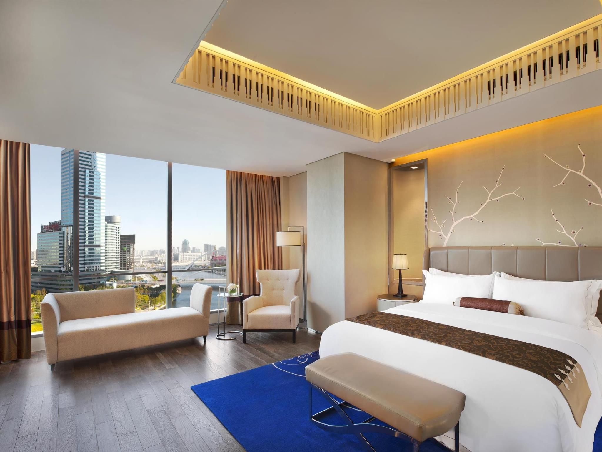 1 bedroom suite, 1 king, riverfront view