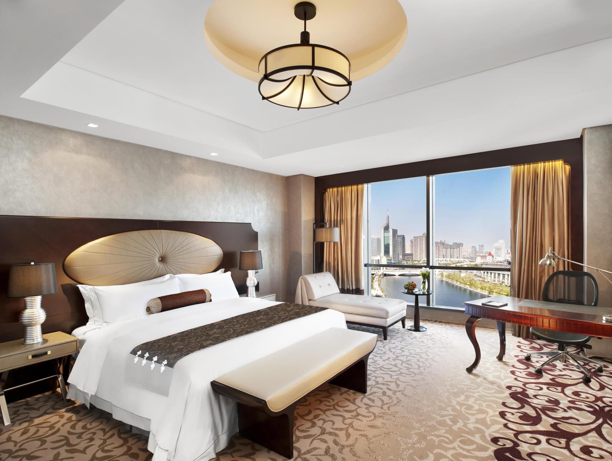2 bedroom presidential suite, bedroom 1: 1 king, bedroom 2: 1 king, riverfront view
