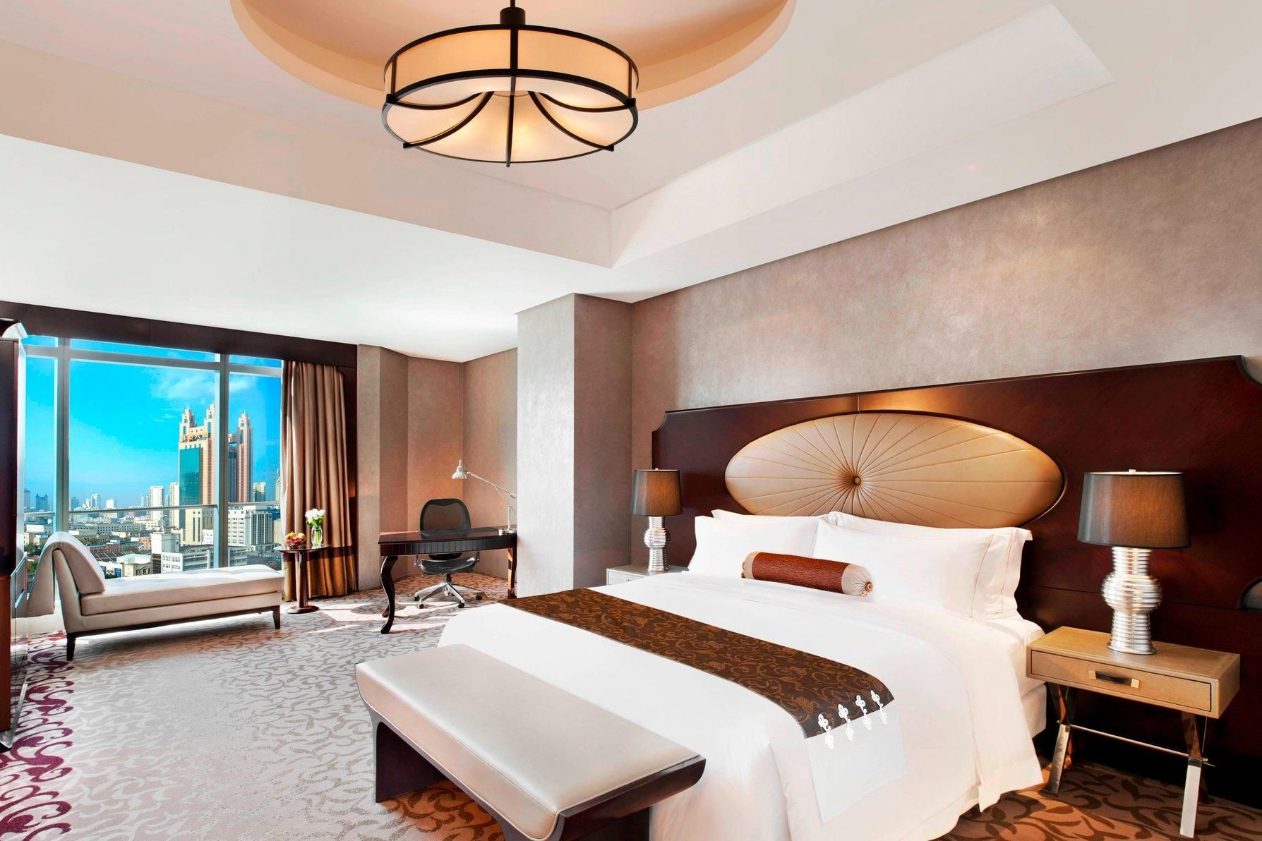 Guest room, 1 King, City view