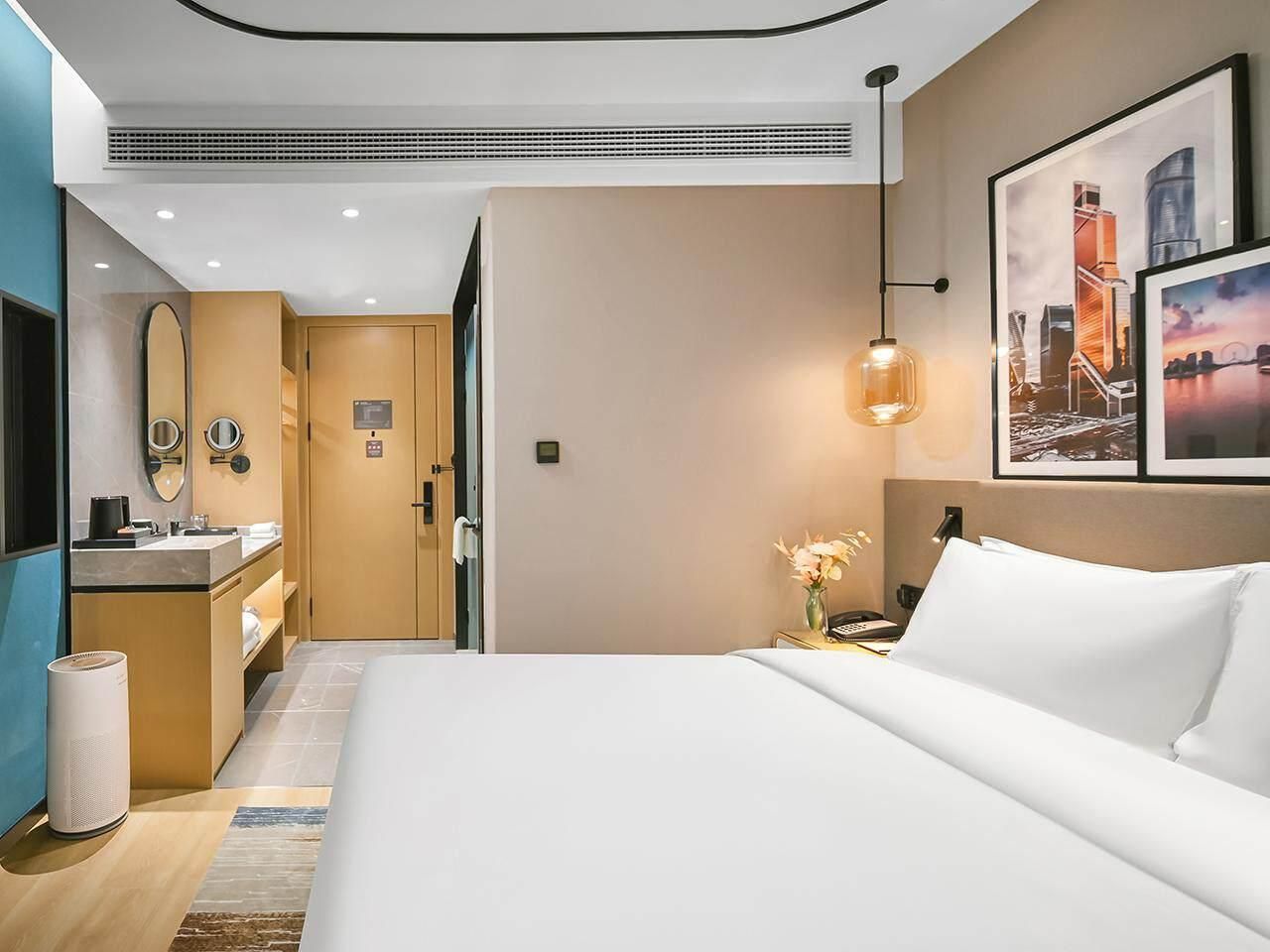 Pure King Room