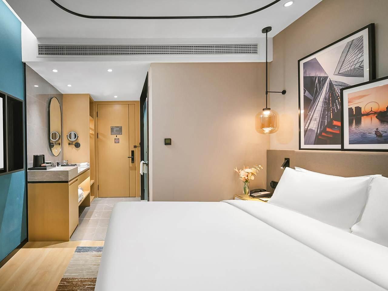 Standard King Room