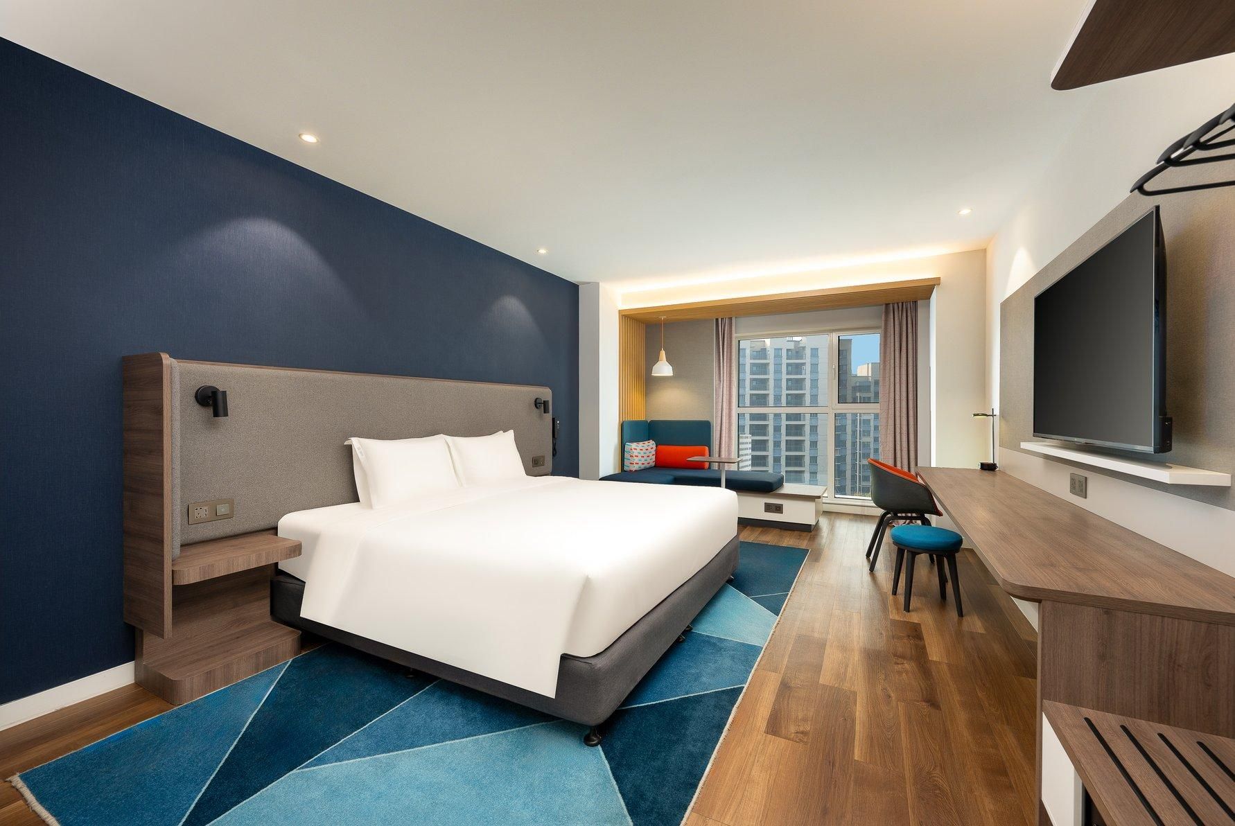 1 King Standard High Floor