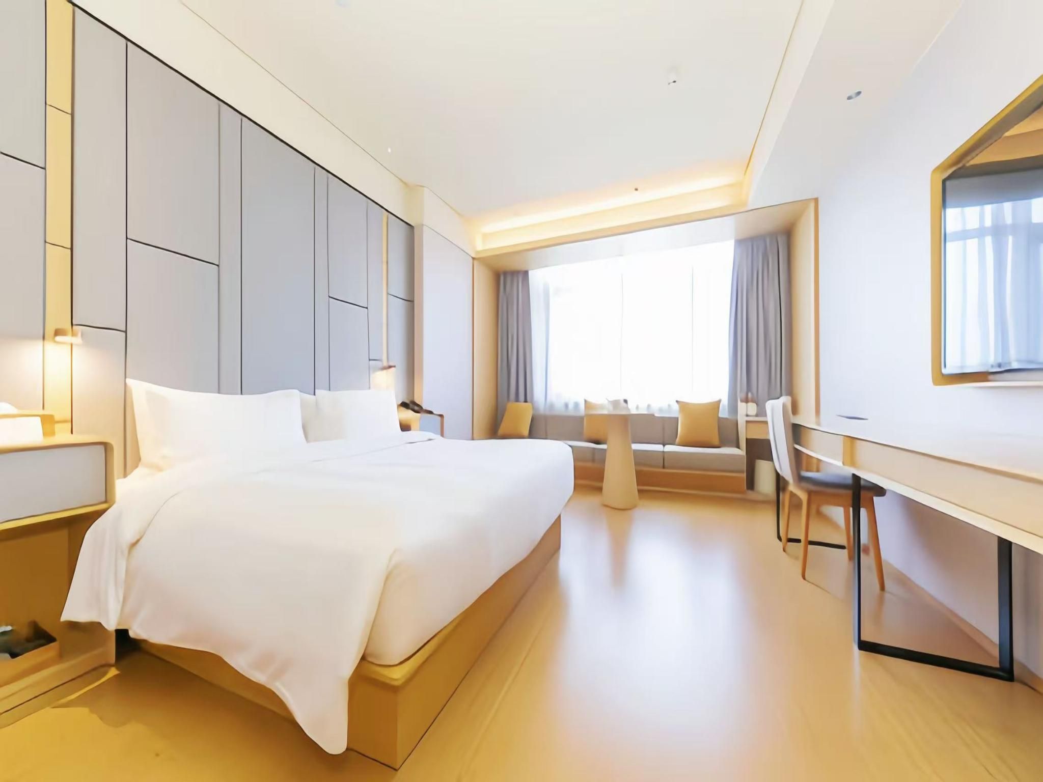 Queen Superior Room