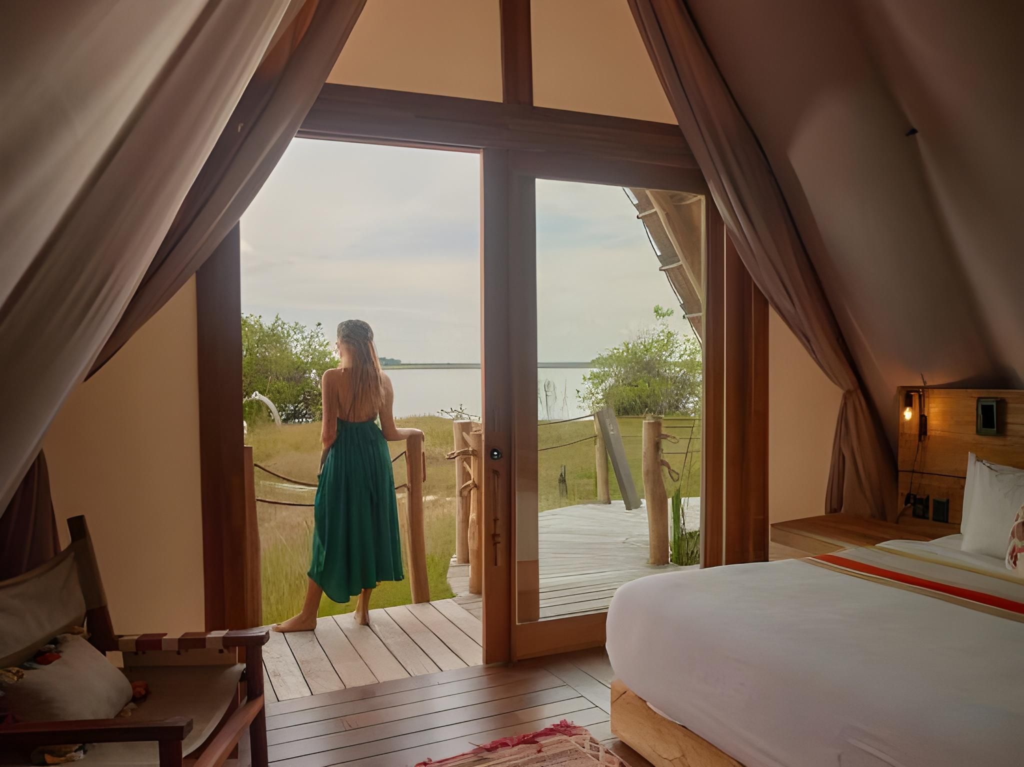 Lagoon Room