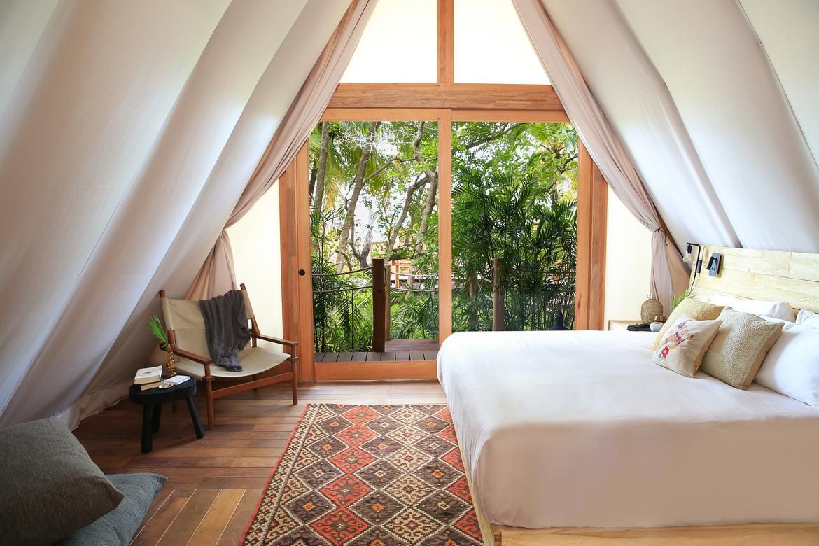 Lagoon Breeze Room