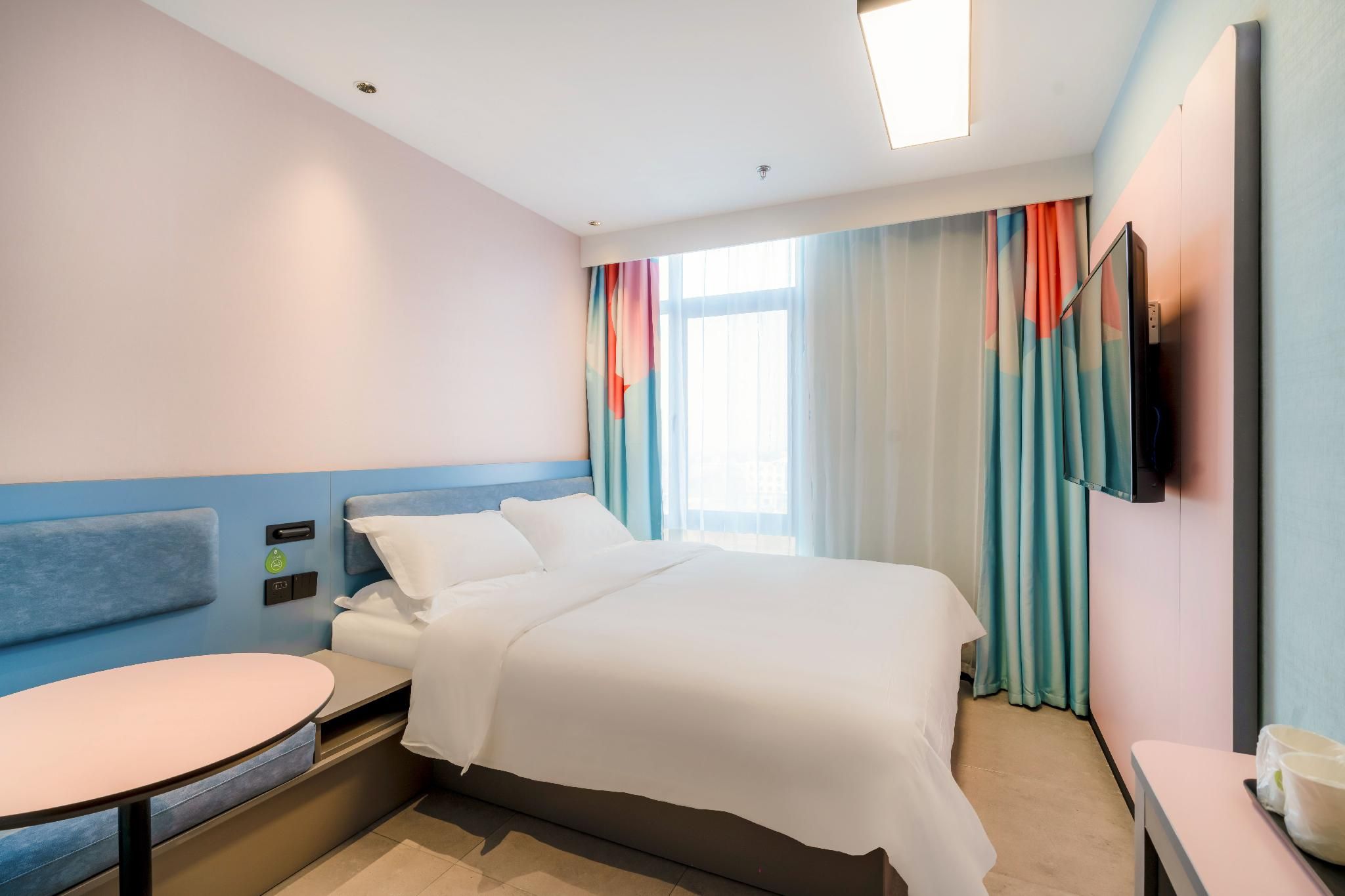 Huazhu - Room With Bed