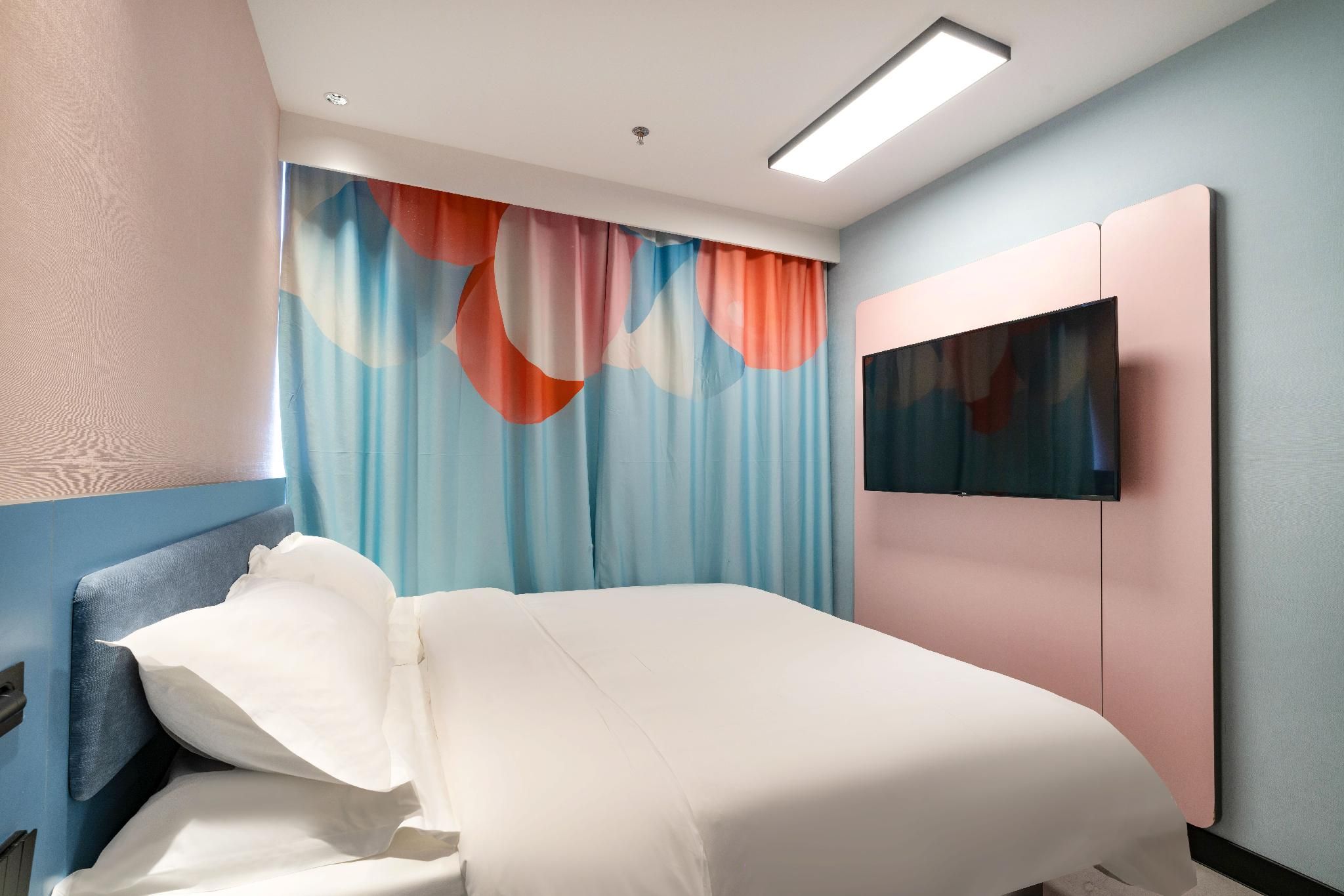 Huazhu - Room With Bed