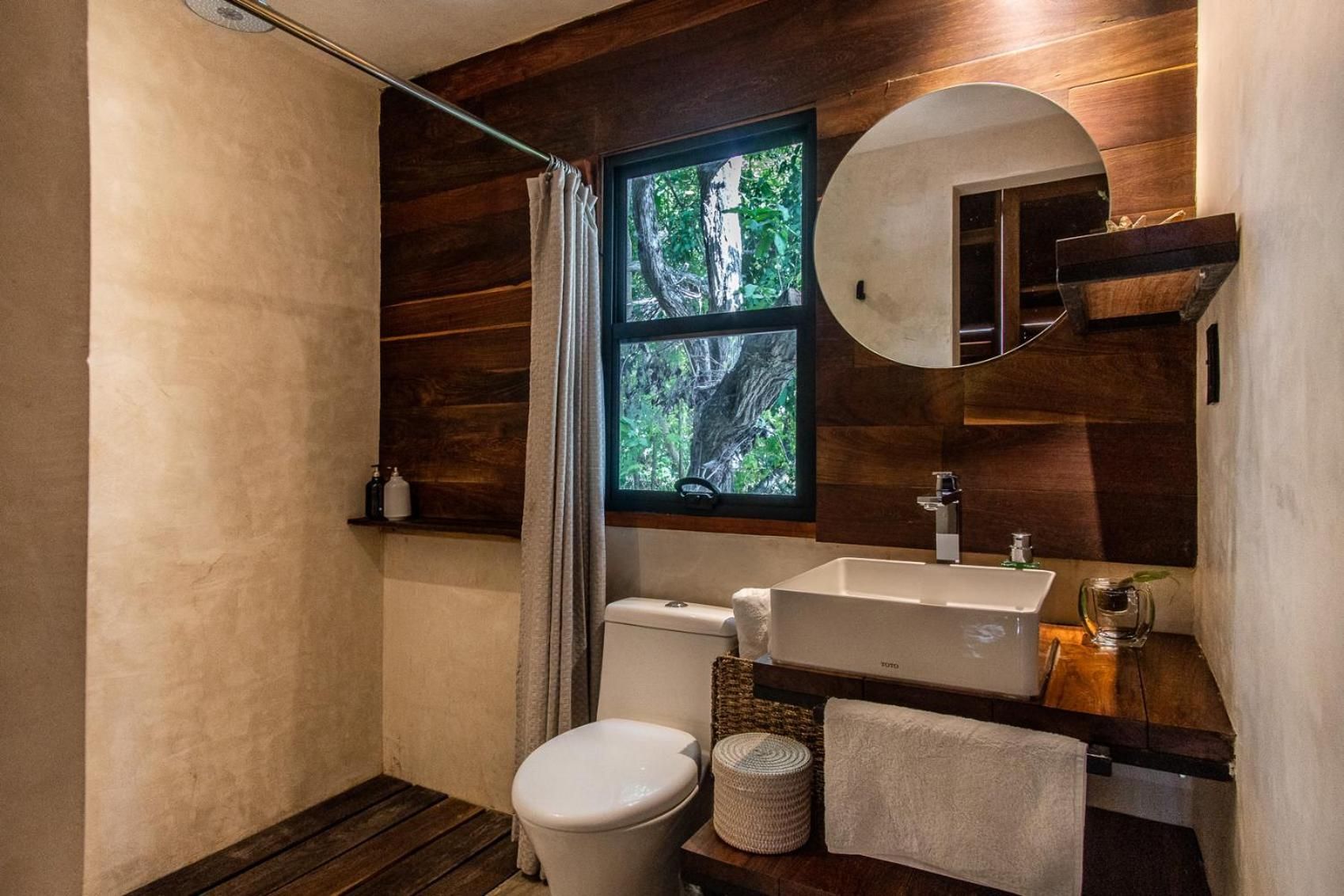 Queen Room with Pool View (Tiny House Concept)