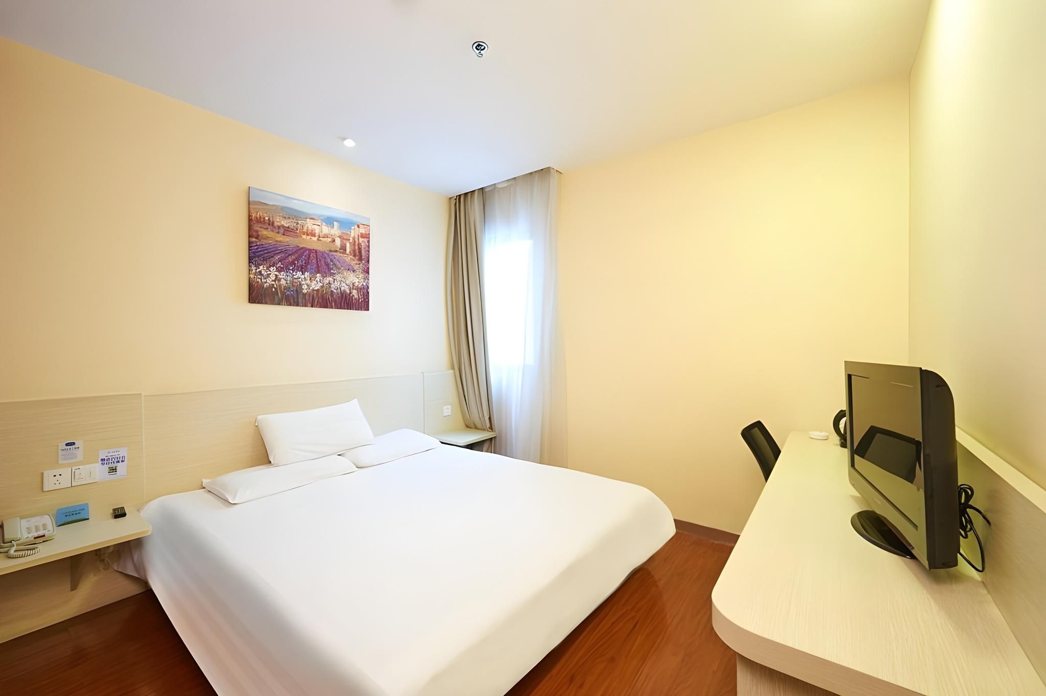 Hotel Queen Room