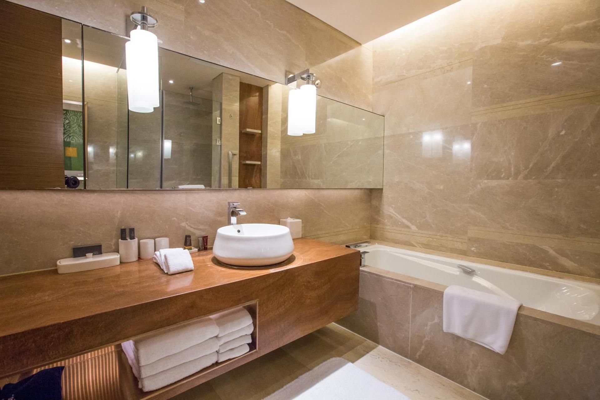 2 Bedroom Larger Apartment, Bedroom 1: 1 King, Bedroom 2: 1 King, City view
