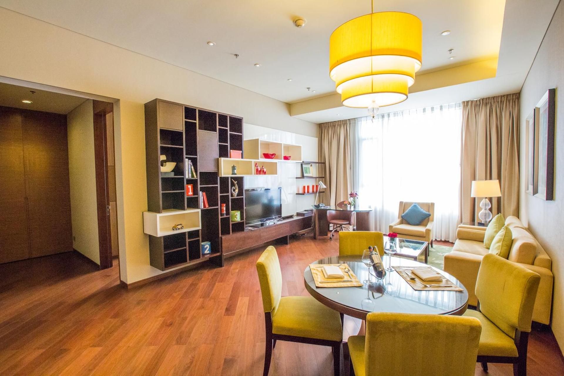 1 Bedroom Apt with study, Apartment, 1 King, Lake view
