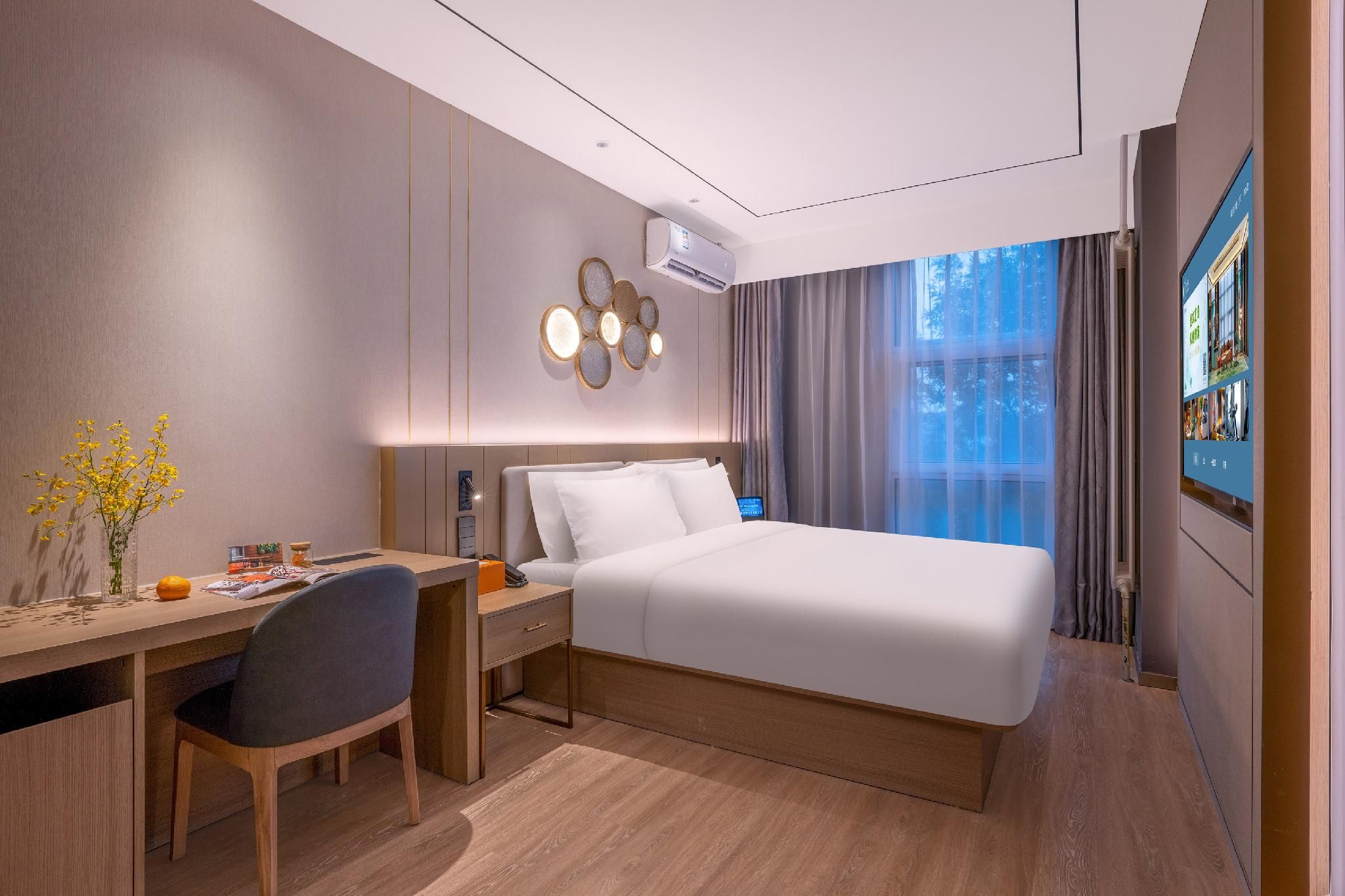 Huazhu - Yueruo Liujin Bed Room
