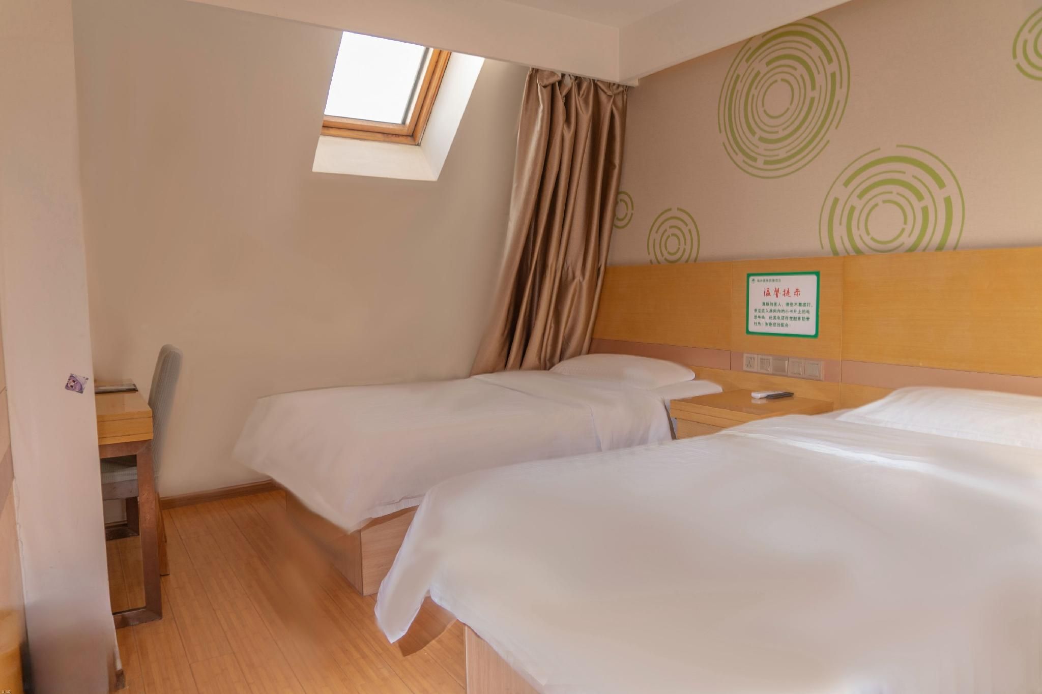 GTI - Twin Room, Skylight