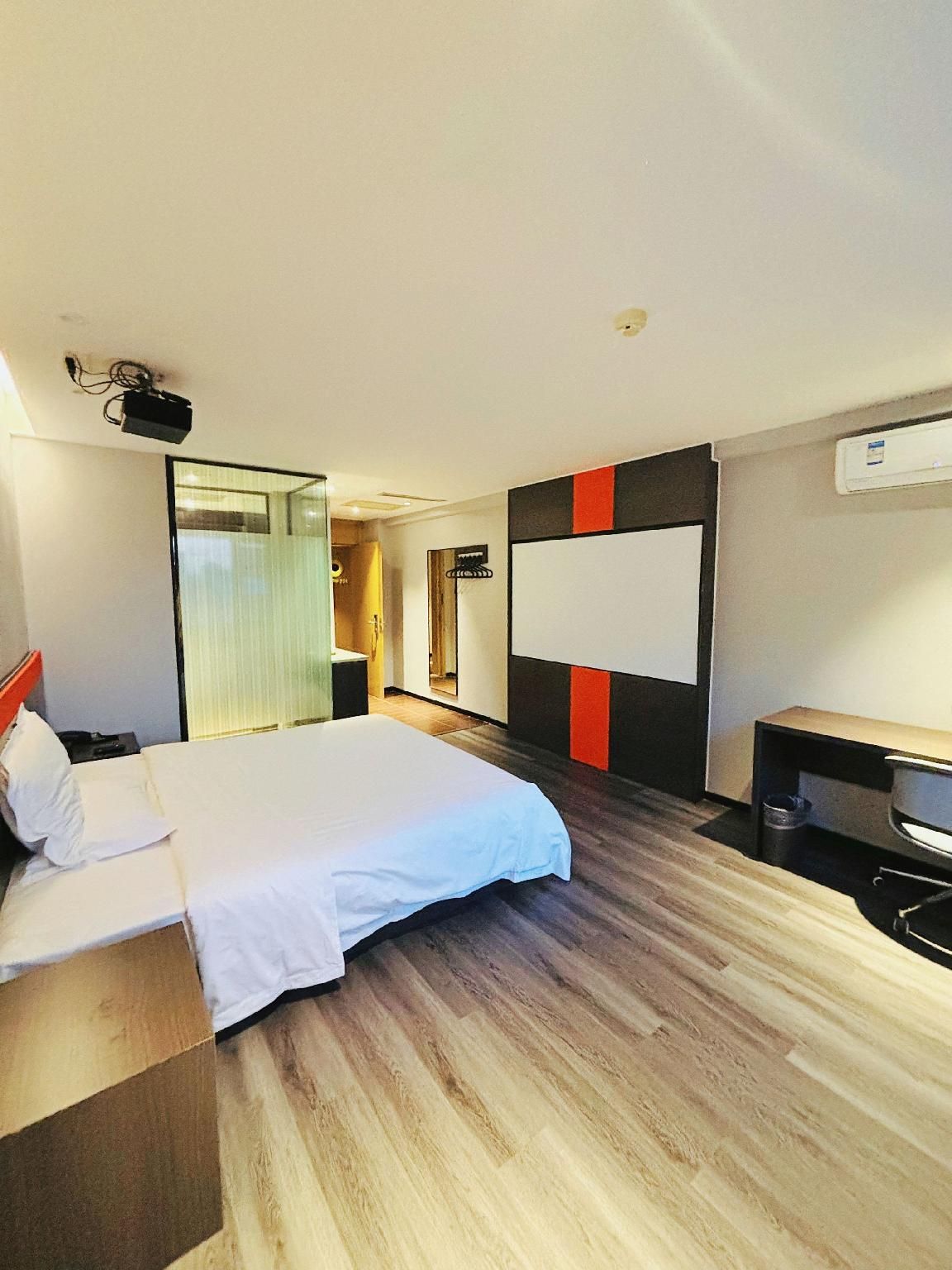 IU Compact U S Bed Room