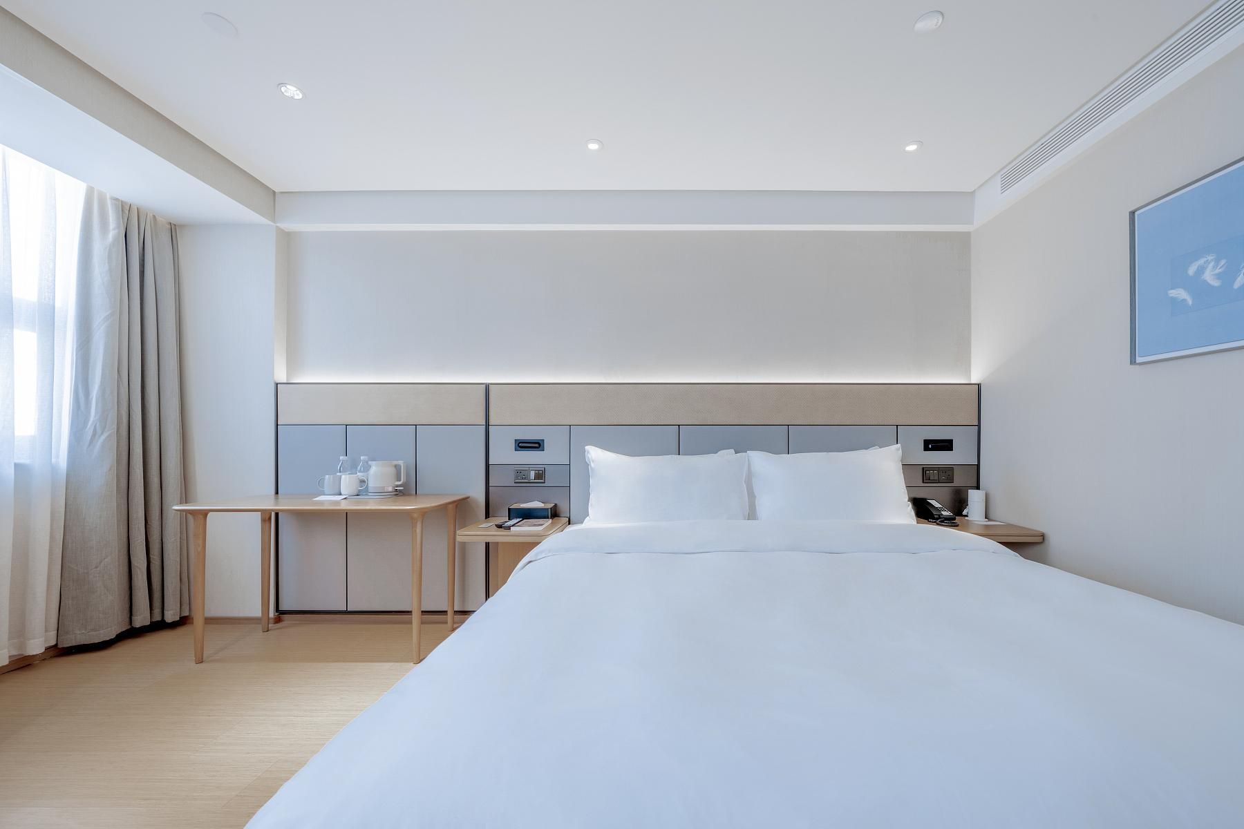 Huazhu - Room With View