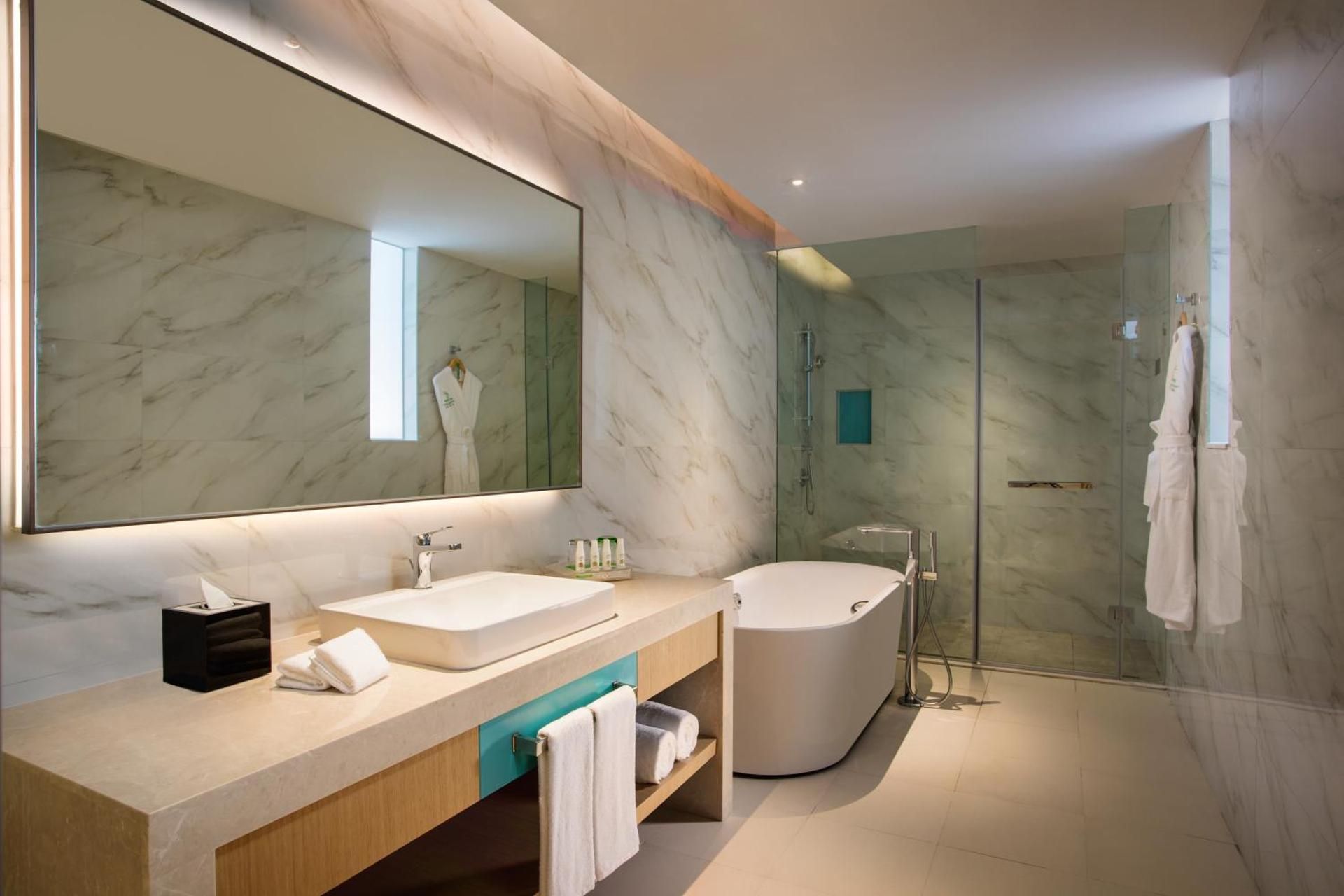 1 King Premium Lounge Access