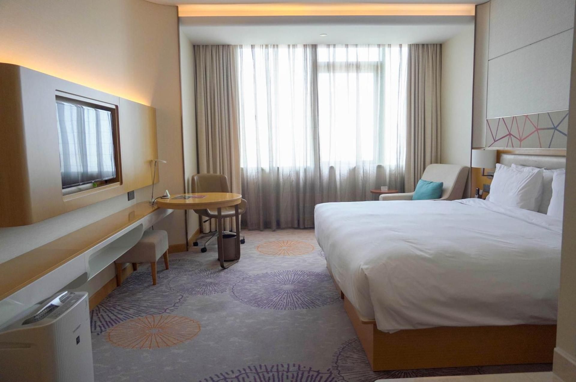 Standard King Room with Lounge Access
