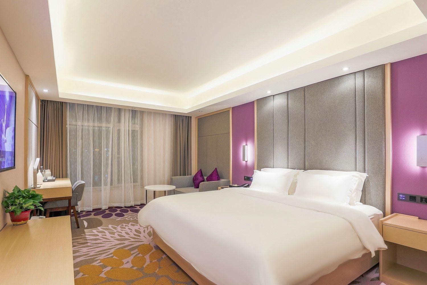 Business Queen Room