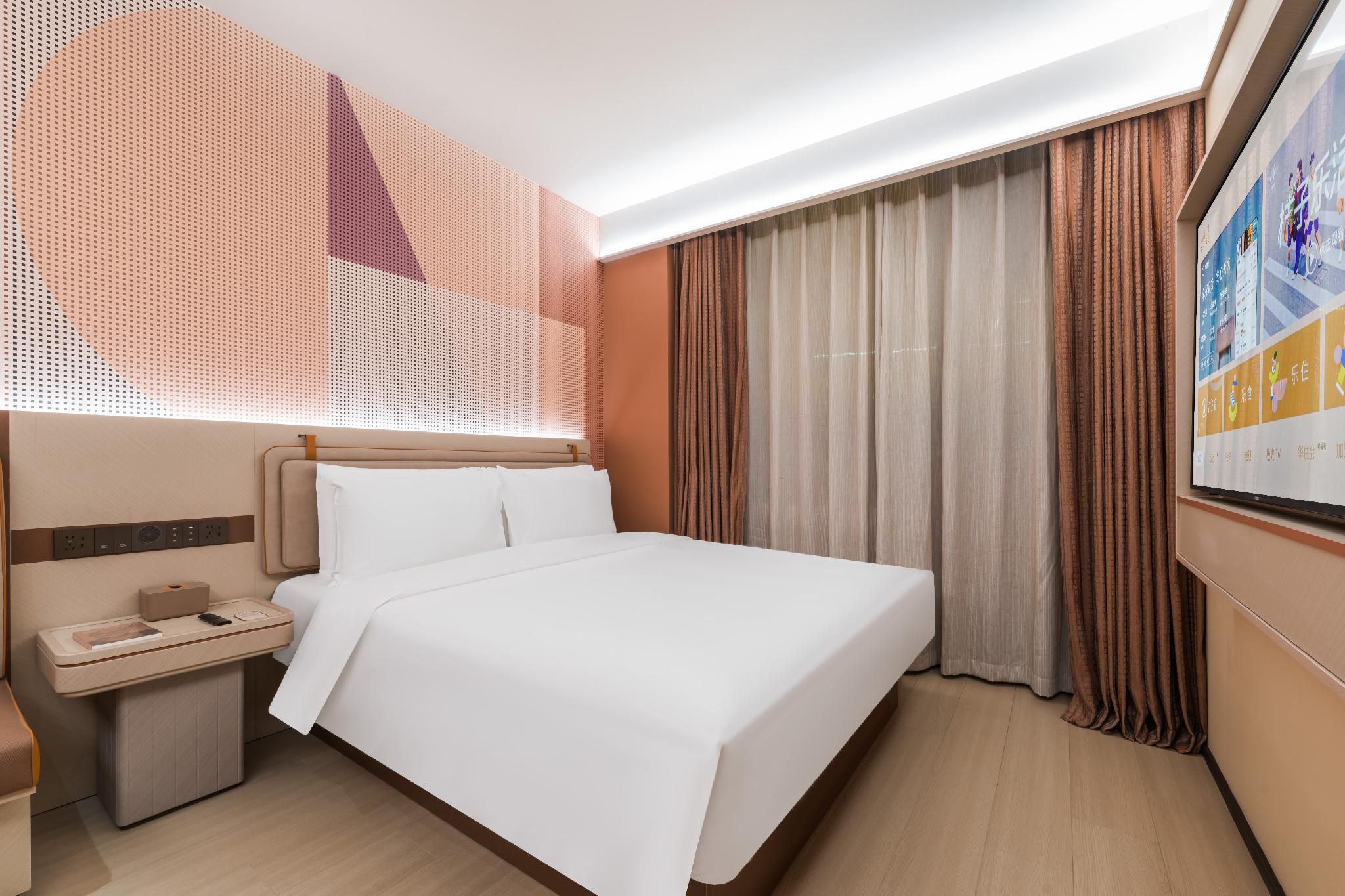 Queen Superior Room
