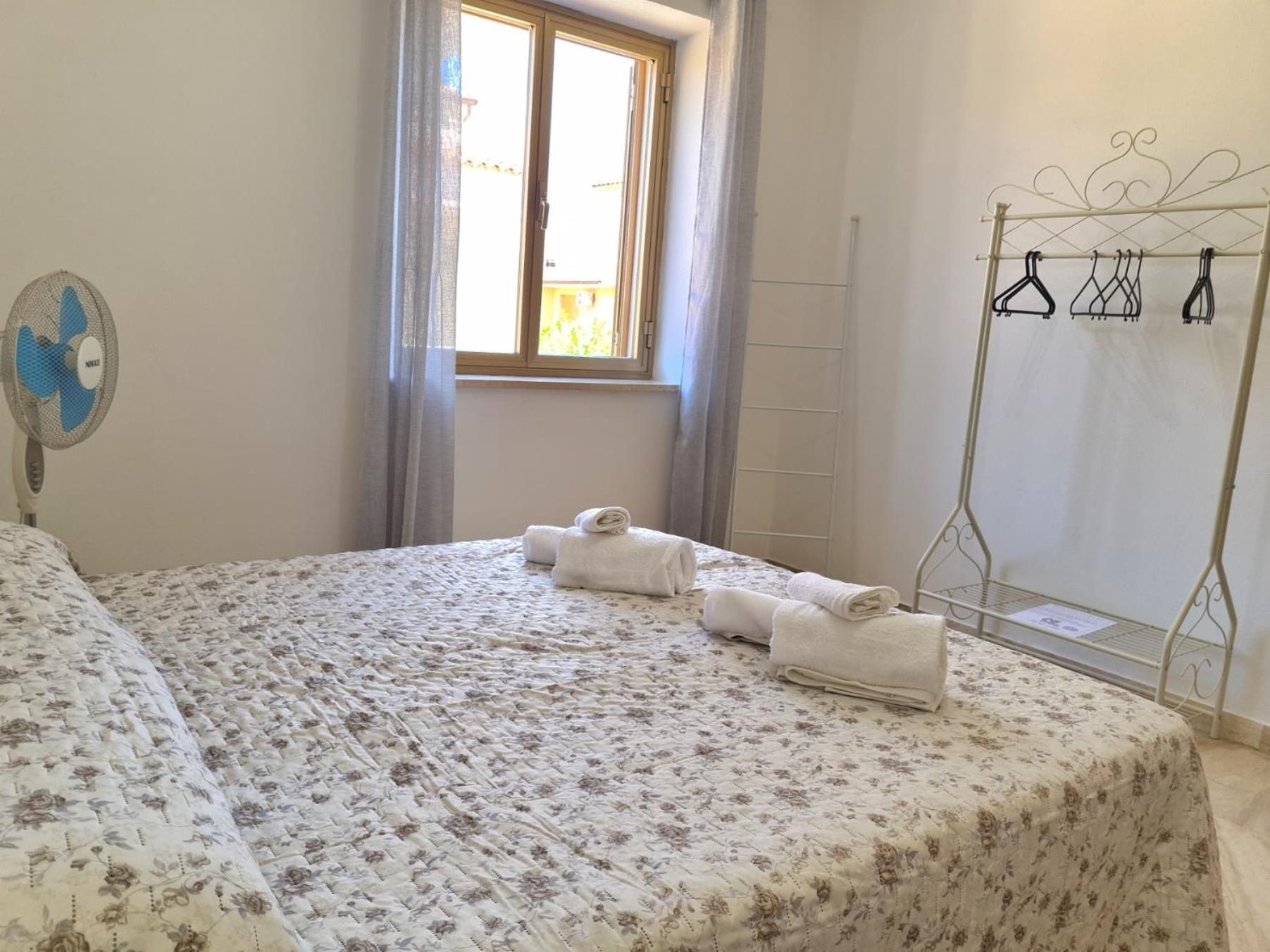 Standard Double Room with Shared Bathroom