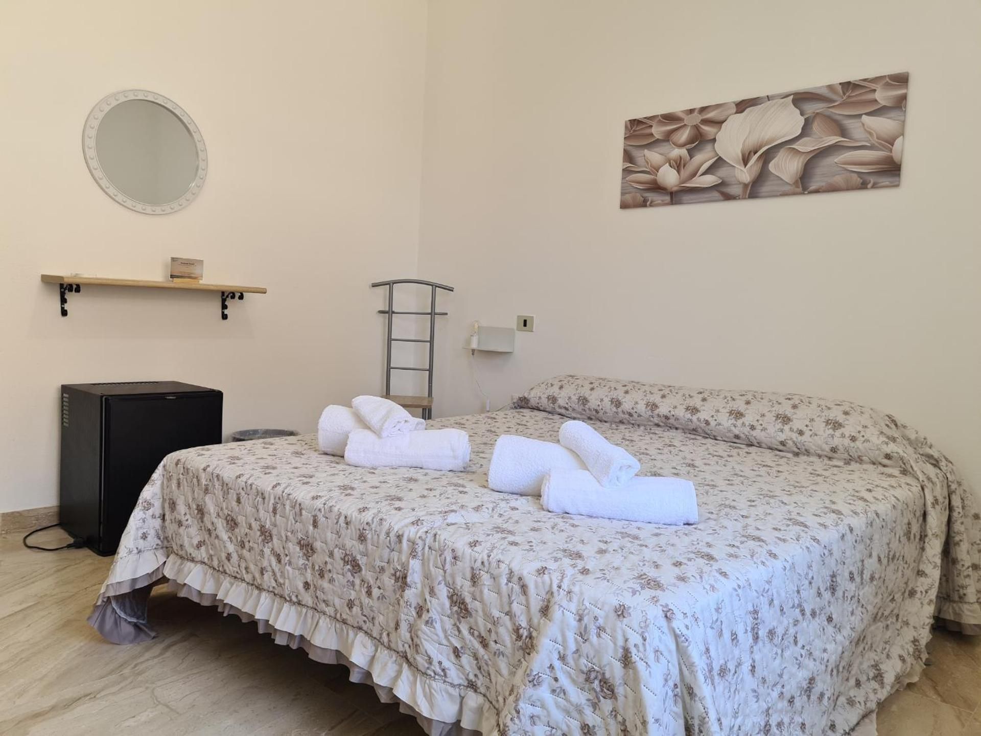 Standard Double Room with Shared Bathroom